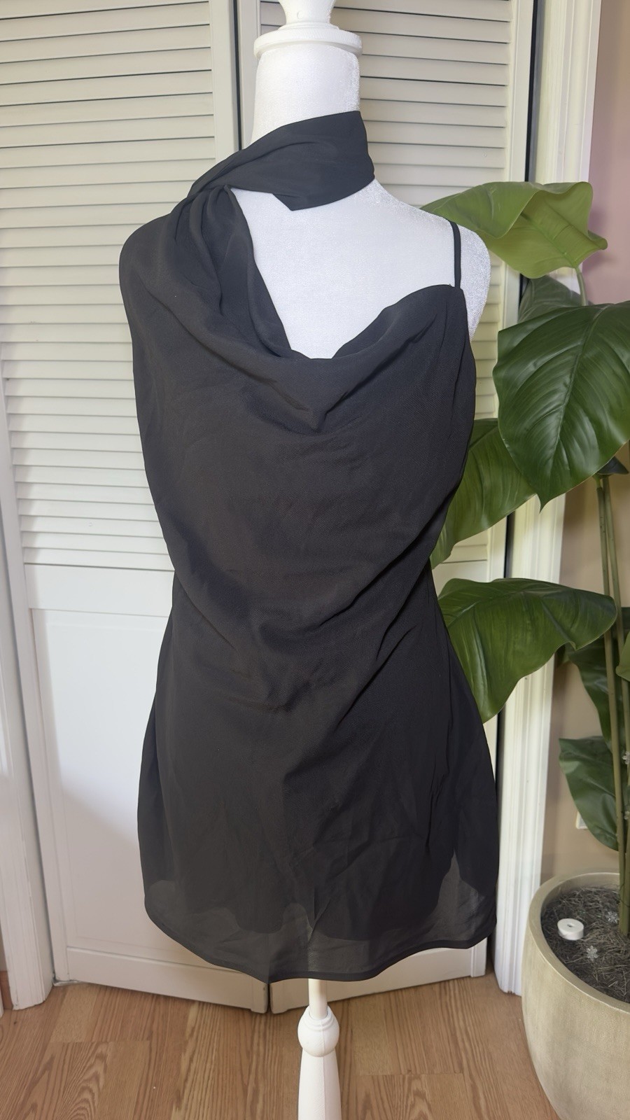 Superdown Revolve Black Draped Scarf Neck Mini Dress Women’s Size M