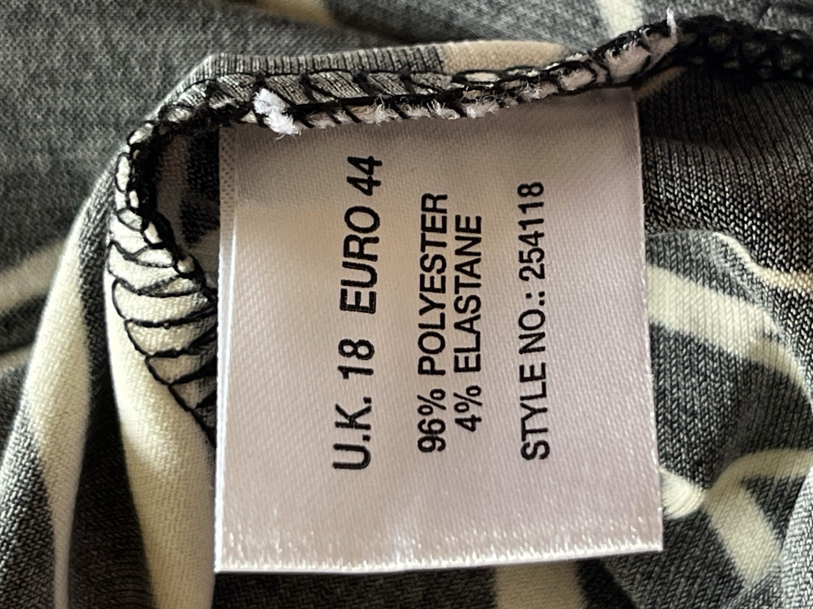 V/Cross Over Top Black & Cream Print Shift Dress. Size 18