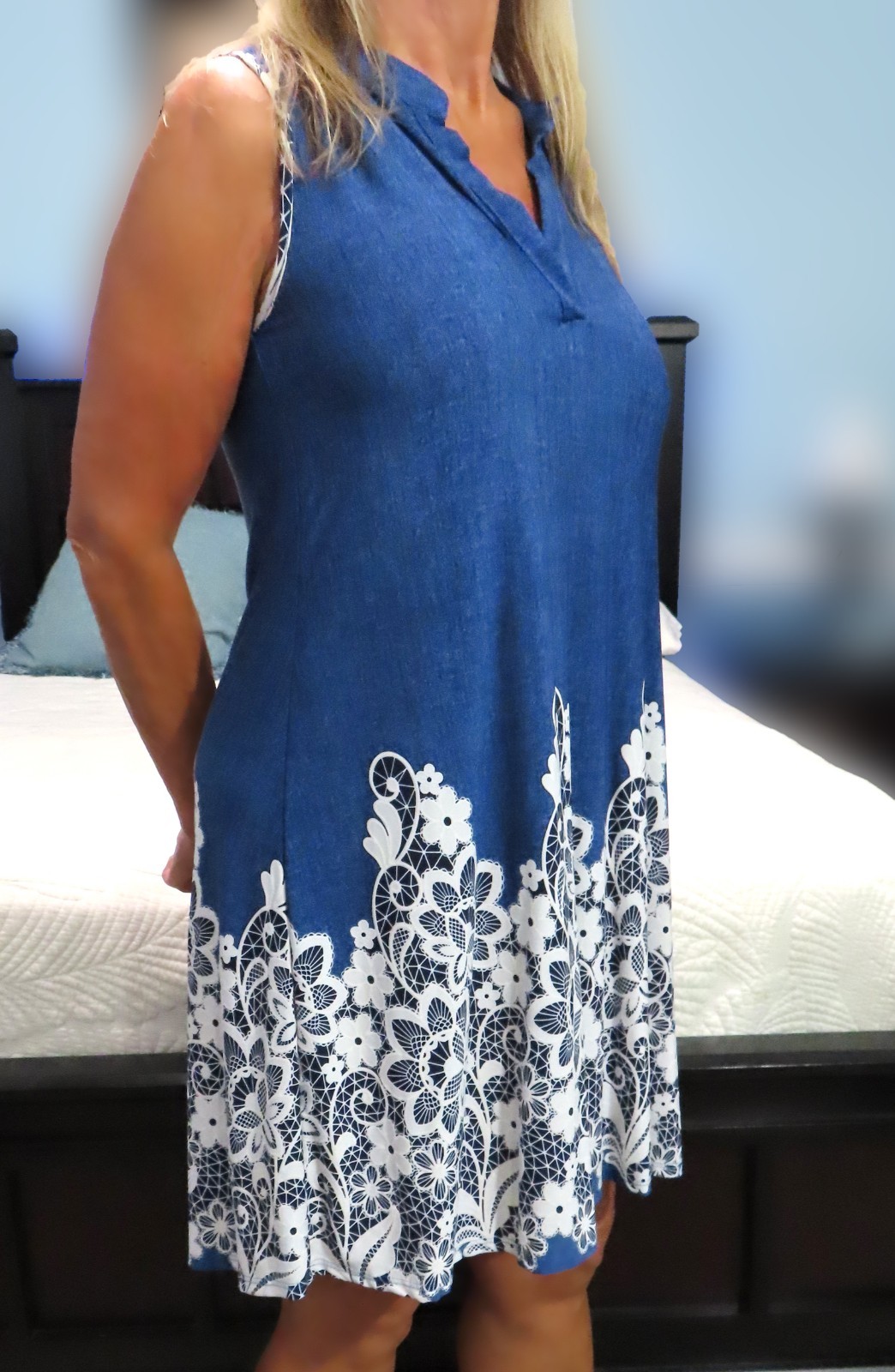 SJS Demin Look Blue Shift Dress w/White Lace Look Flowers V-Neck Sleeveless Sz S
