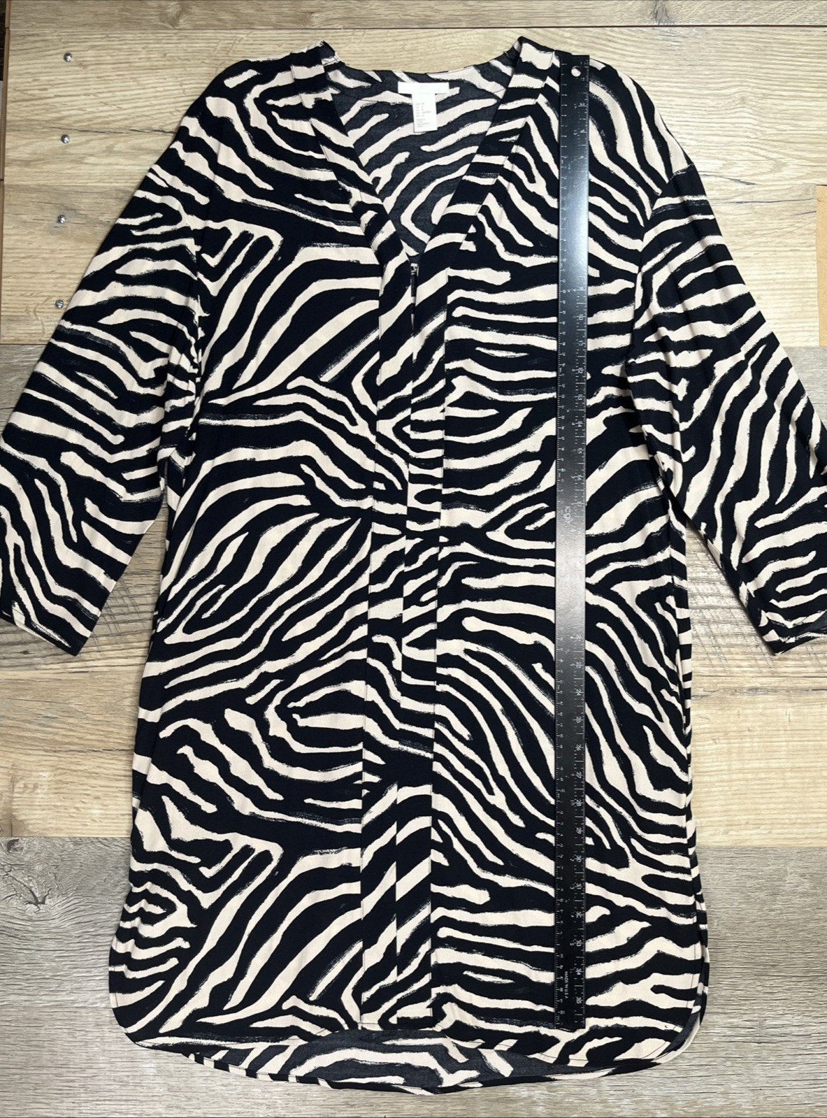 H&M Zebra Print Resort Dress Women Size 8 Viscose Beige Black V-Neck Kaftan