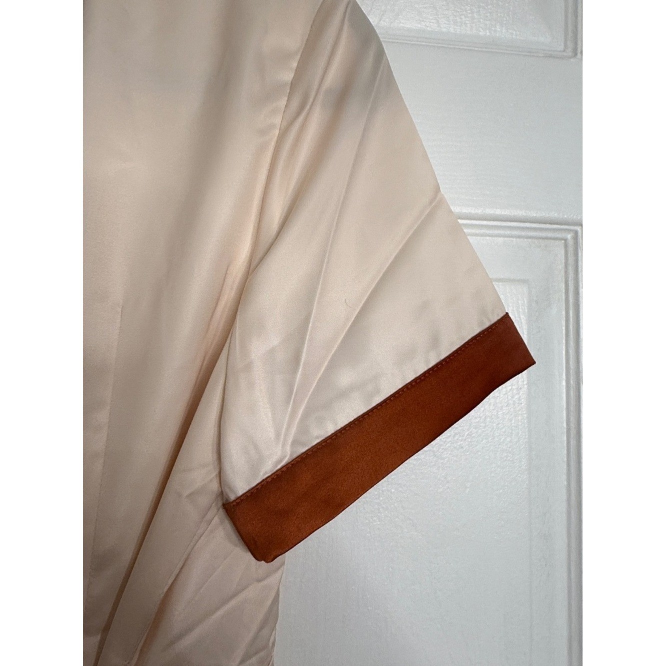 Fehaute Satin Chain Print Wrap Midi Dress NWT Size 6 Neutral Resort Luxe