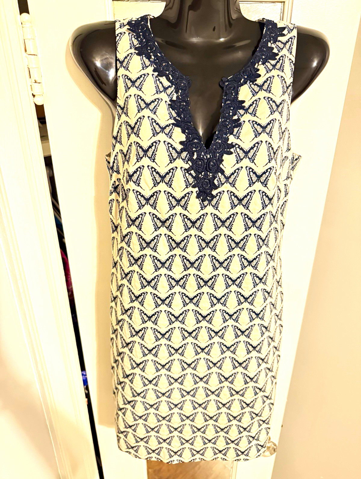 Trina Turk White Blue Butterfly Shift Dress 0 Sleeveless V-Neck Lined Zip