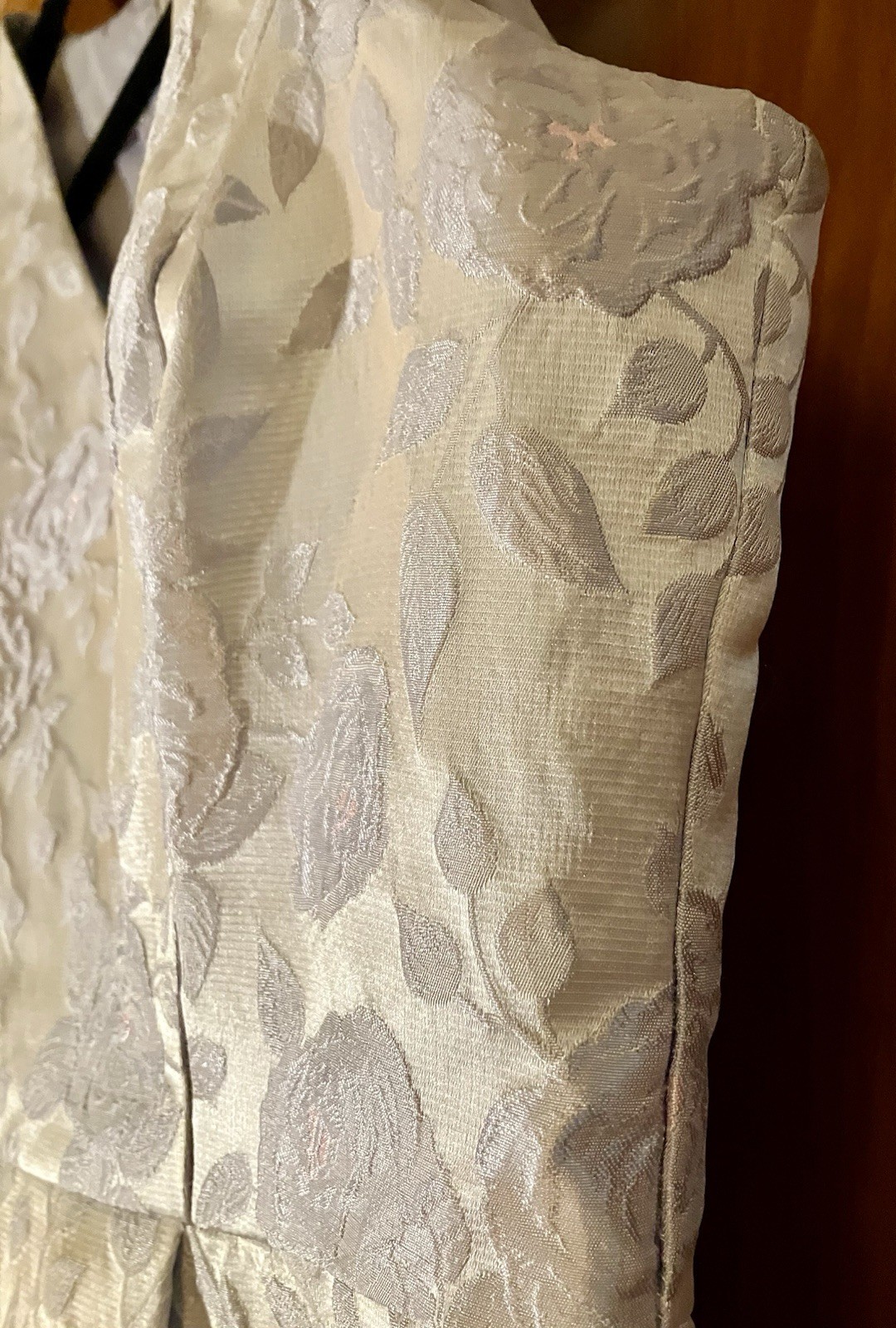 GLAMOUR by Gabriella Skye Size 12 Ivory/Silver Floral Jacquard V-Neck A-Line