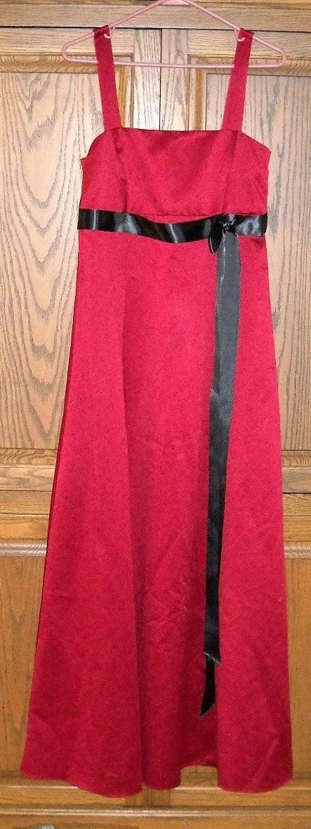 WOMAN’S RED CUSTOM MADE FORMAL DRESS SIZE 32 BUST 32 WAIST