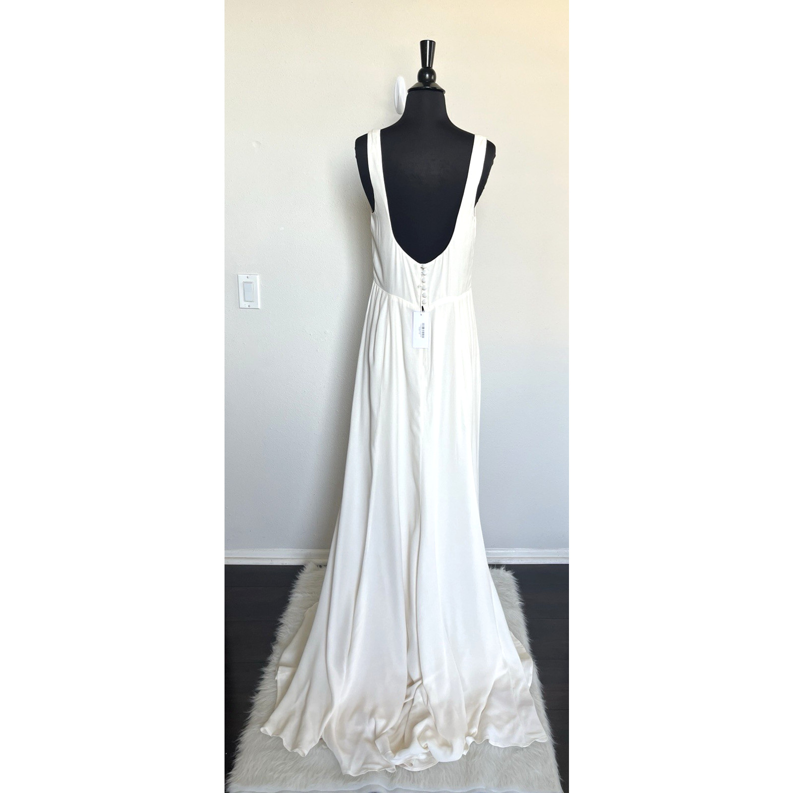 Reformation Lecce Wedding Bridal Gown Size 8 Ivory Train Sweetheart Neckline