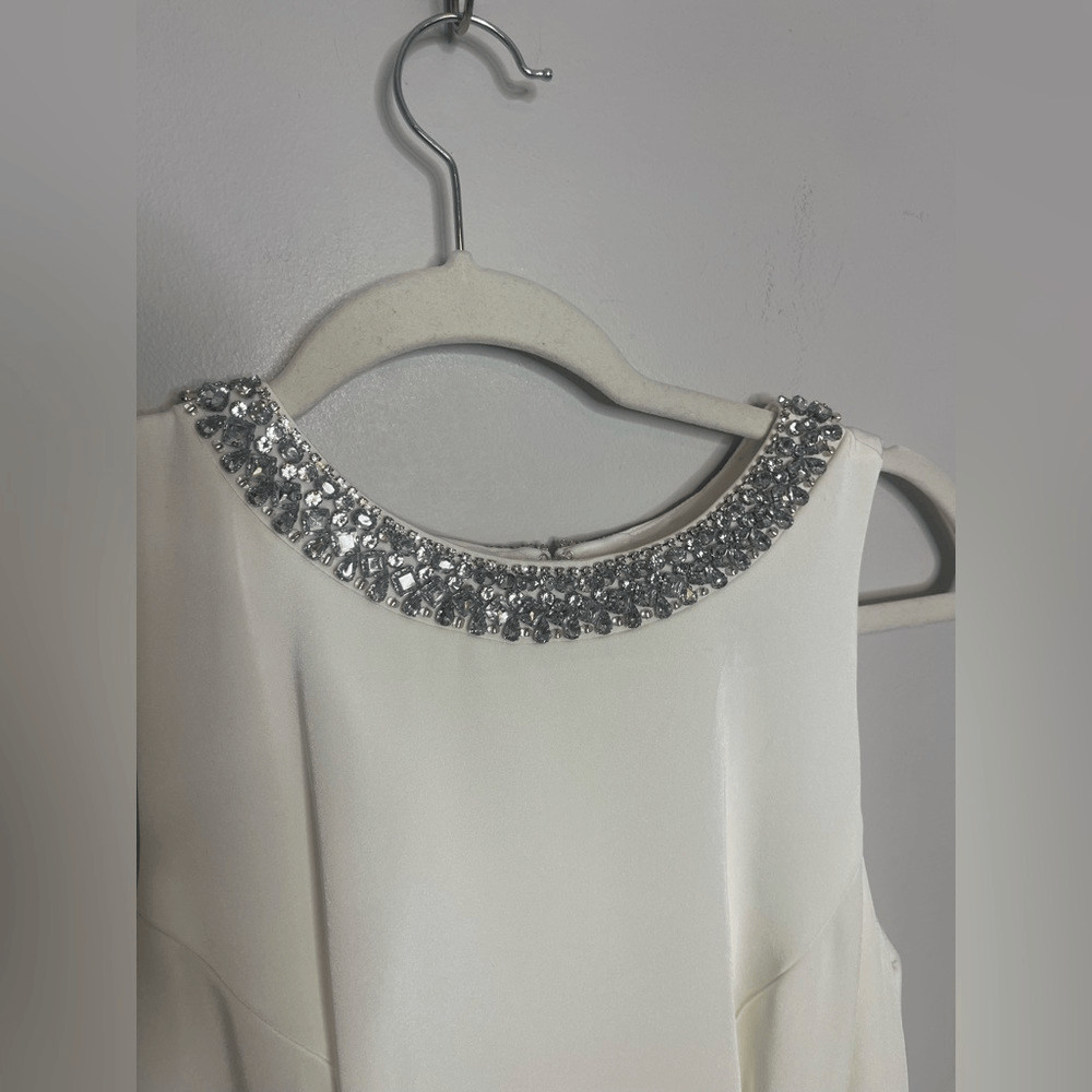 Mac Duggal leena NEW White Embellished Neck Sleeveless Crepe Dress Gown