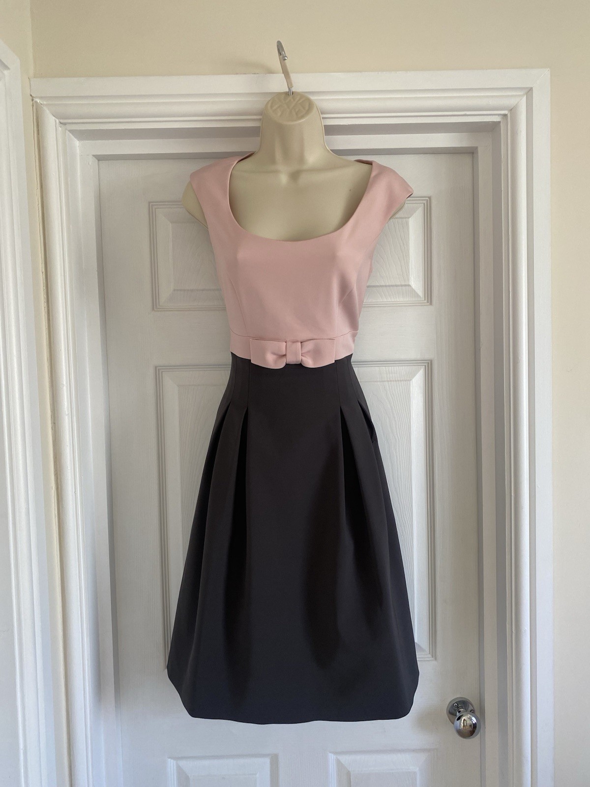 EXQUISITE PHASE EIGHT SIZE 10 USA 6 SOFT BLUSH & BLACK FIT &FLARE PARTY DRESS