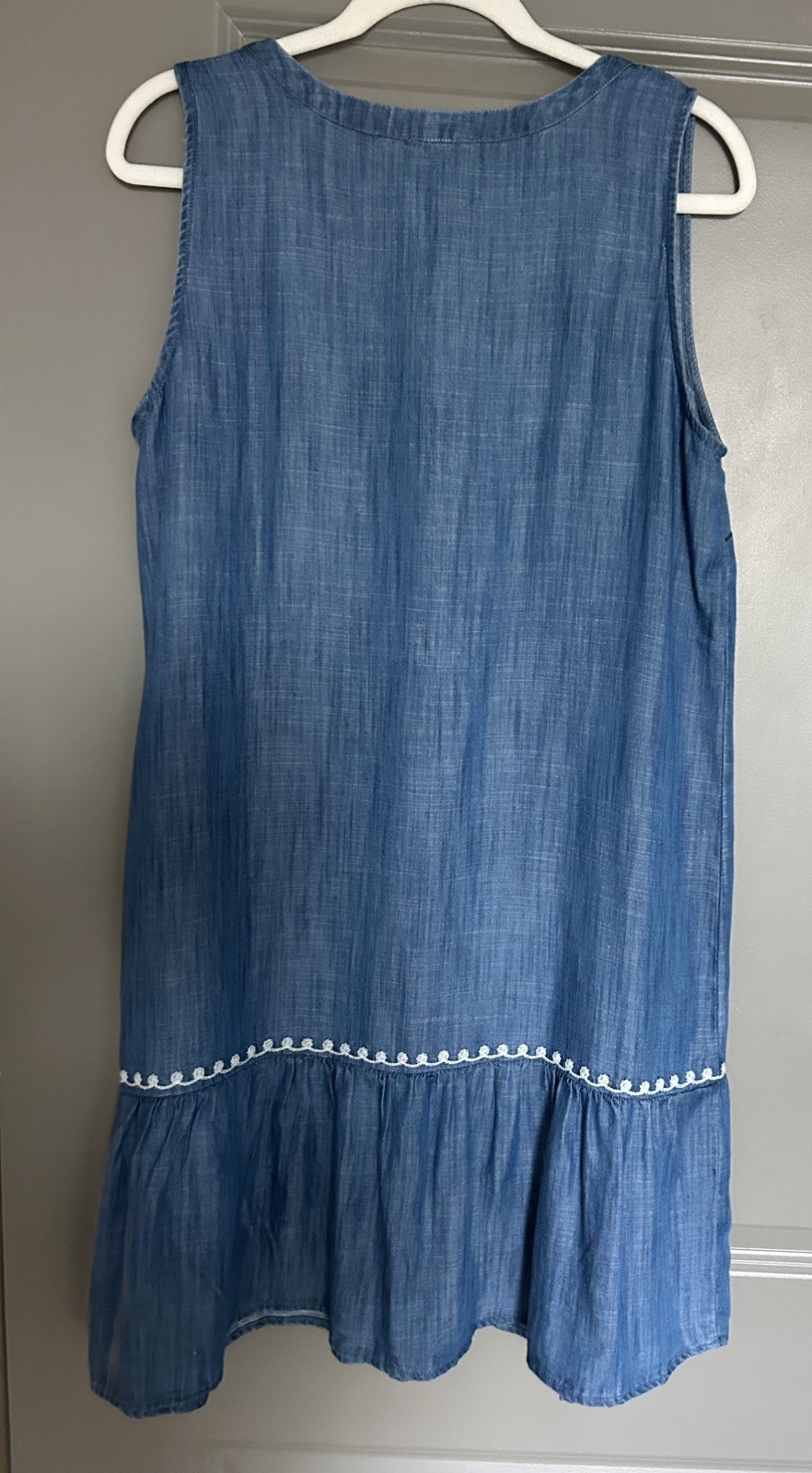 Talbots Chambray Ruffle Hem V Neck Dress With White Embroidery Medium EUC