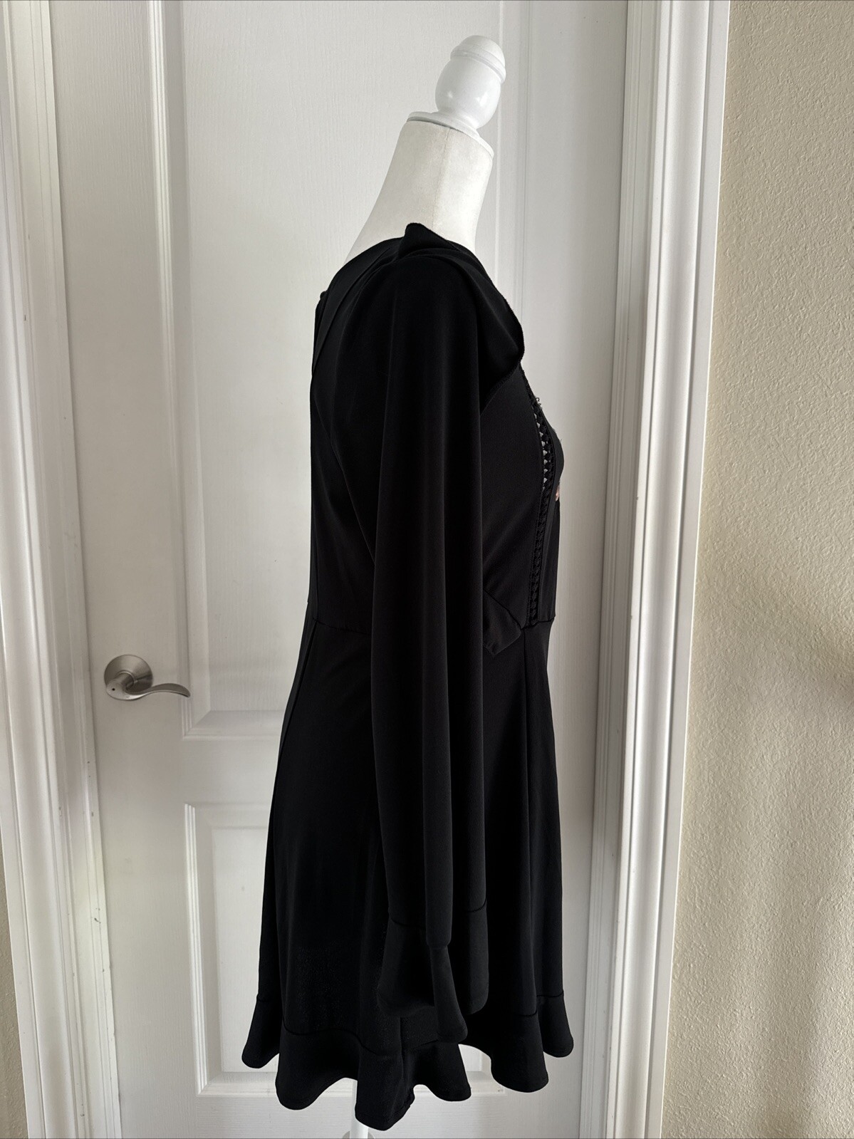 Chelsea & Violet Black Embroidered Beaded Ruffle Bell Sleeve Dress Medium EUC B9