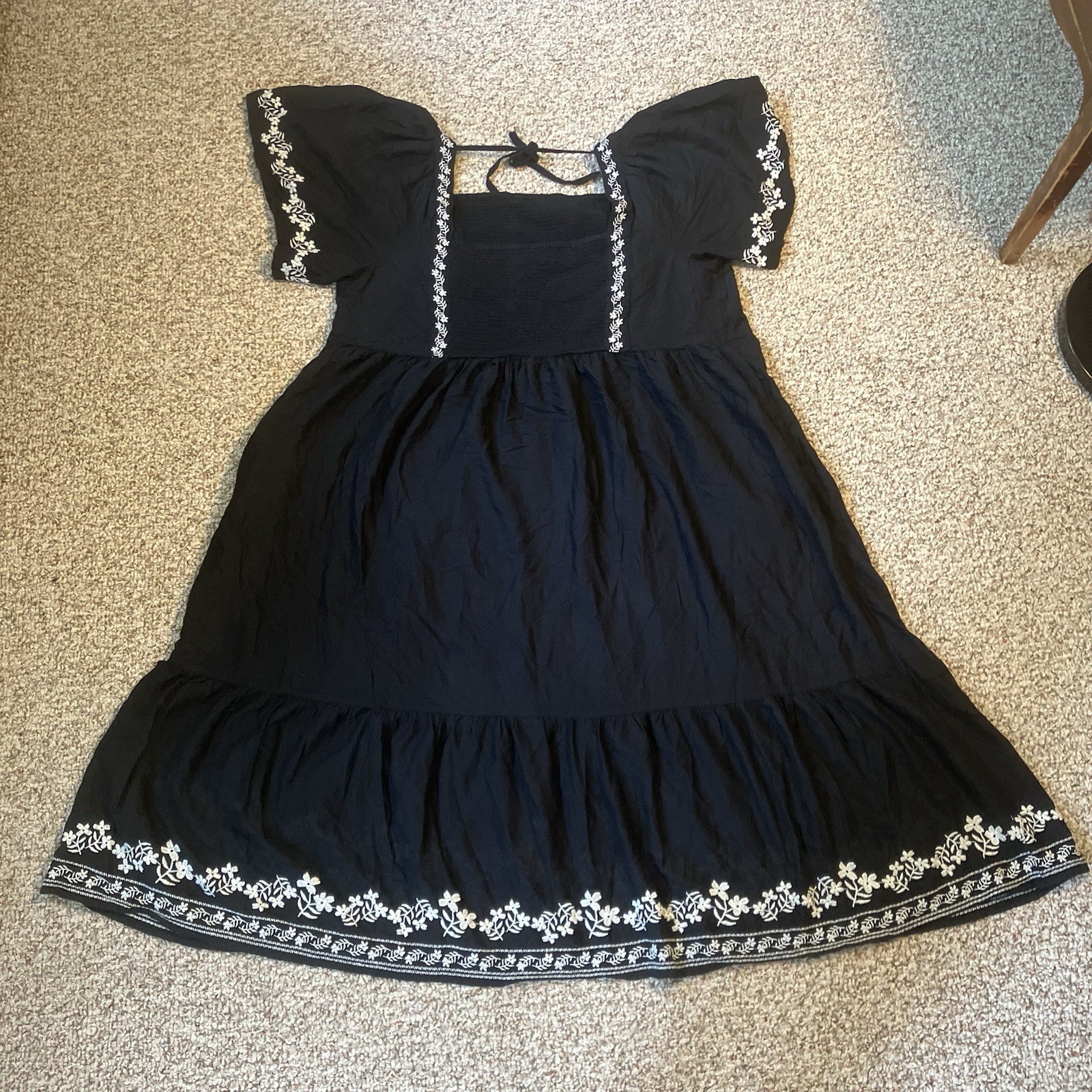 Old Navy Womens Flutter Sleeve Dress Size 3X Black White Embroidered Peasant