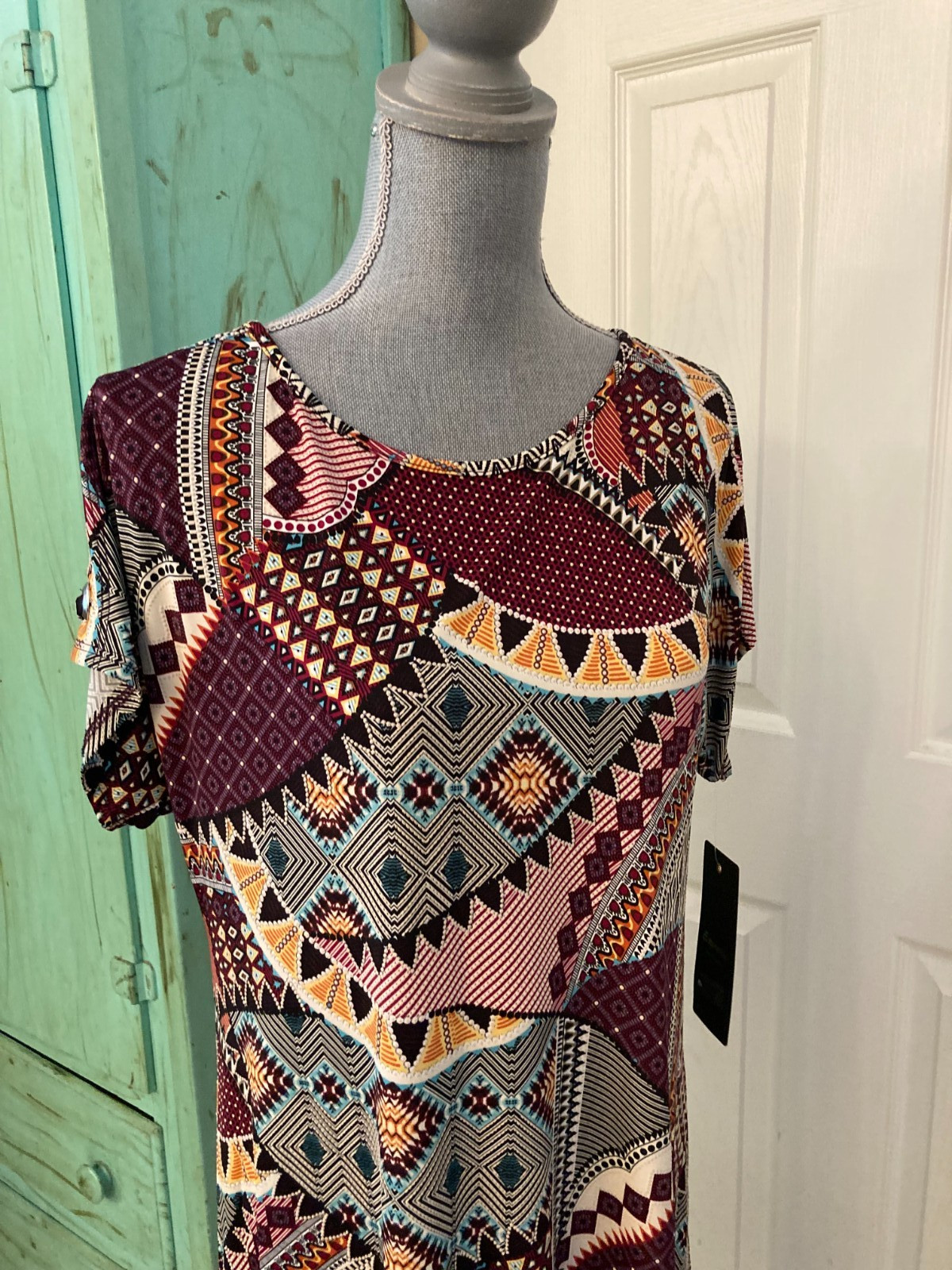 ESPRESSO, NWT, STRETCHY, COLD SHOULDER SLEEVE, SHIFT TYPE DRESS, MEDIUM