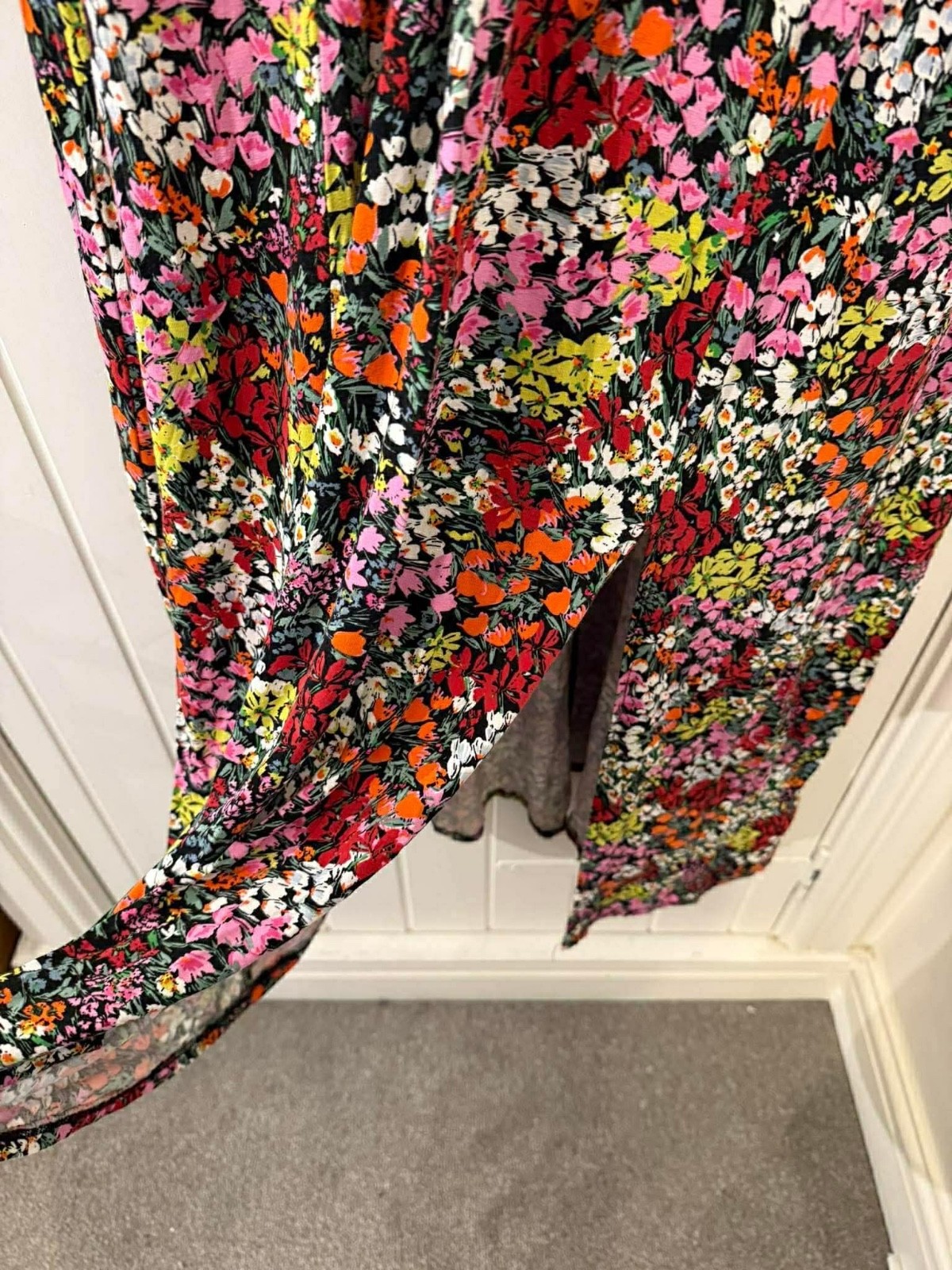 Yours Short-Sleeved V-Neck Vibrant, Multi-Coloured Floral Print Midi Dress UK 20