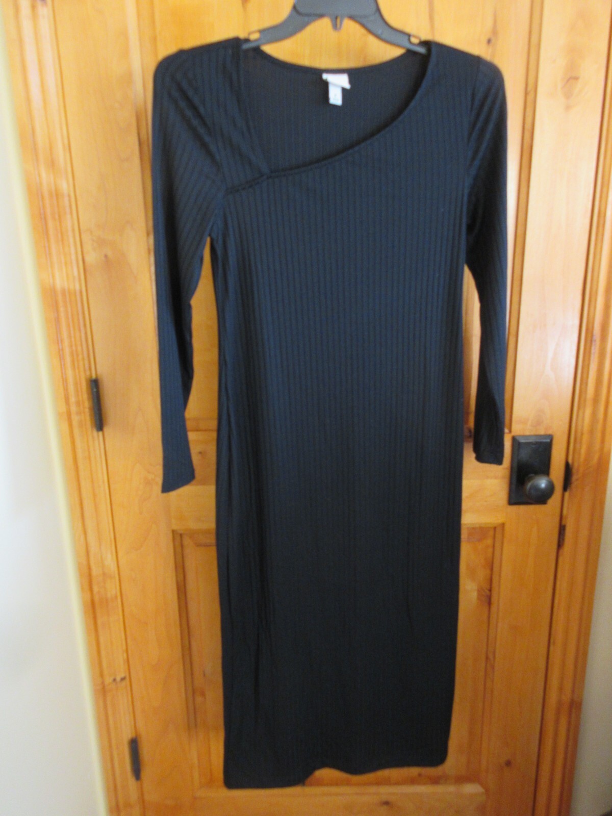 A NEW DAY SIZ M BLACK DRESS VERTICAL STRIPE LSLV MAXI WRINKLE RESISTANT VENT HEM