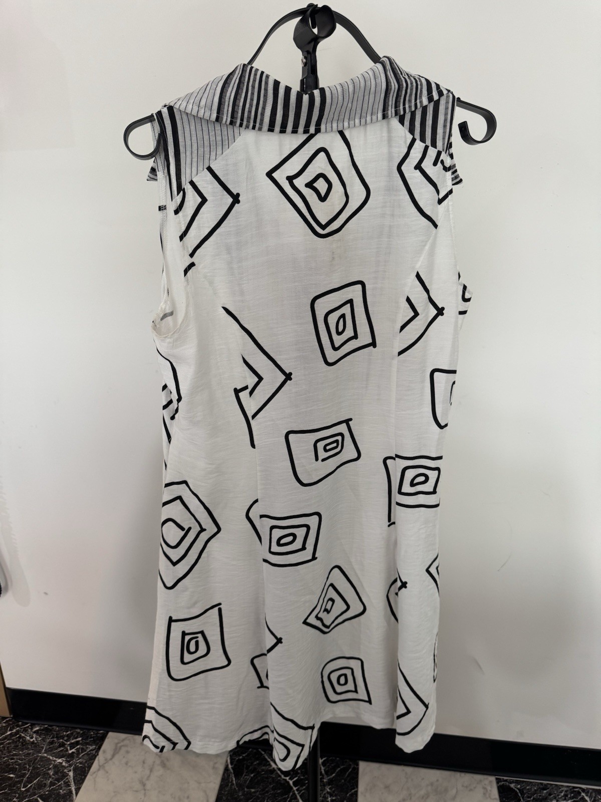 Radzoli Abstract Print Sleeveless Button Front Swing Dress White Black Sz S Art