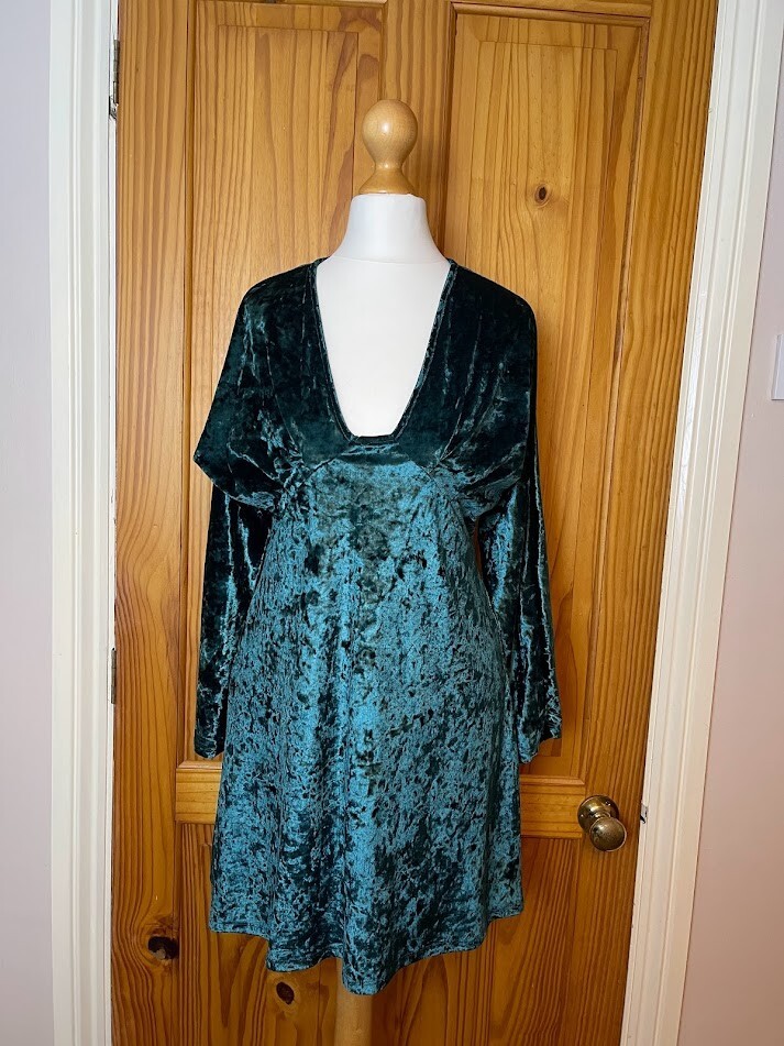 ASOS DESIGN Crushed Velvet Mini Dress Emerald Green UK 8 Deep V Neck Party