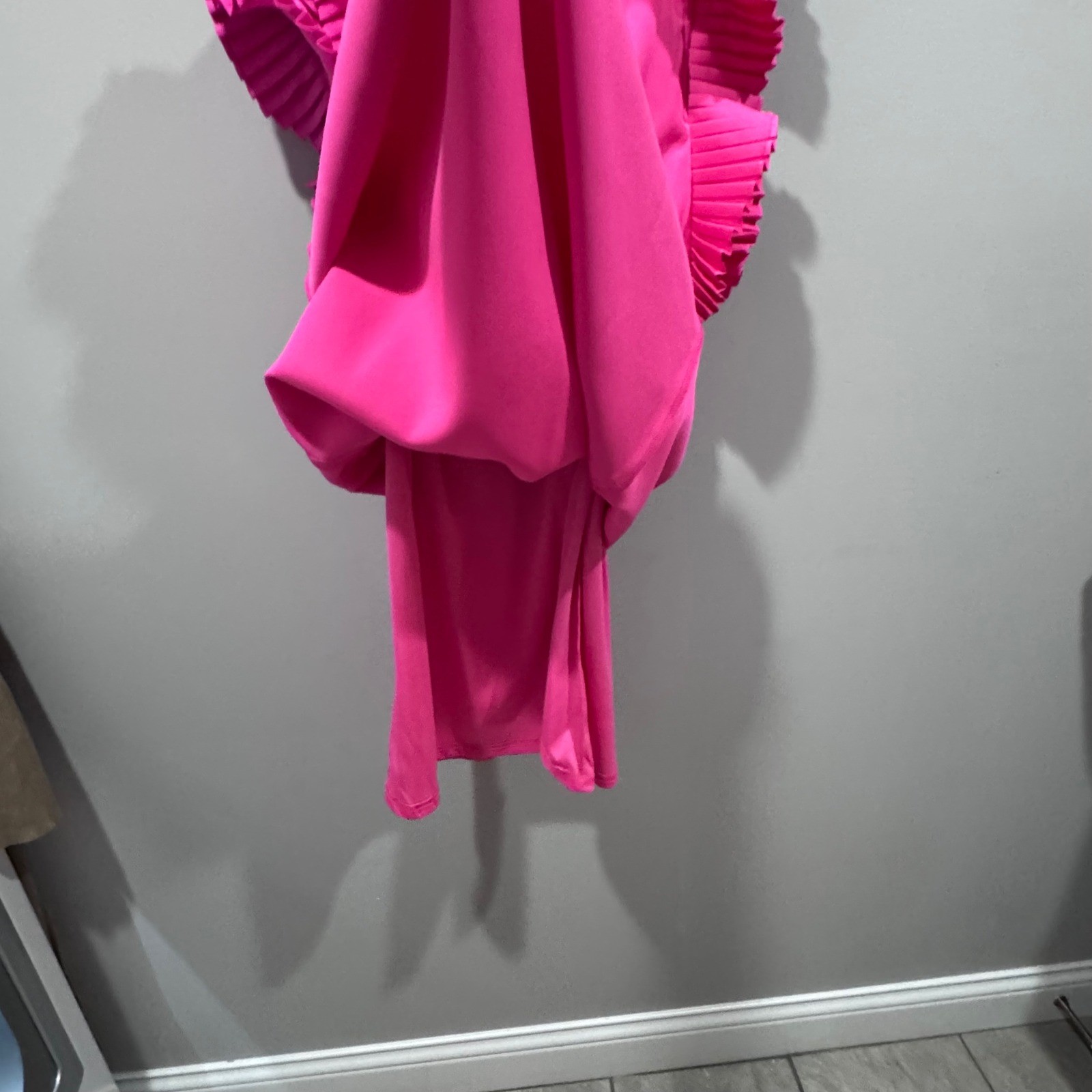 GLAM Ruffle Sleeve Mini Dress Womens Medium Hot Pink EUC Pleated Shift Lined