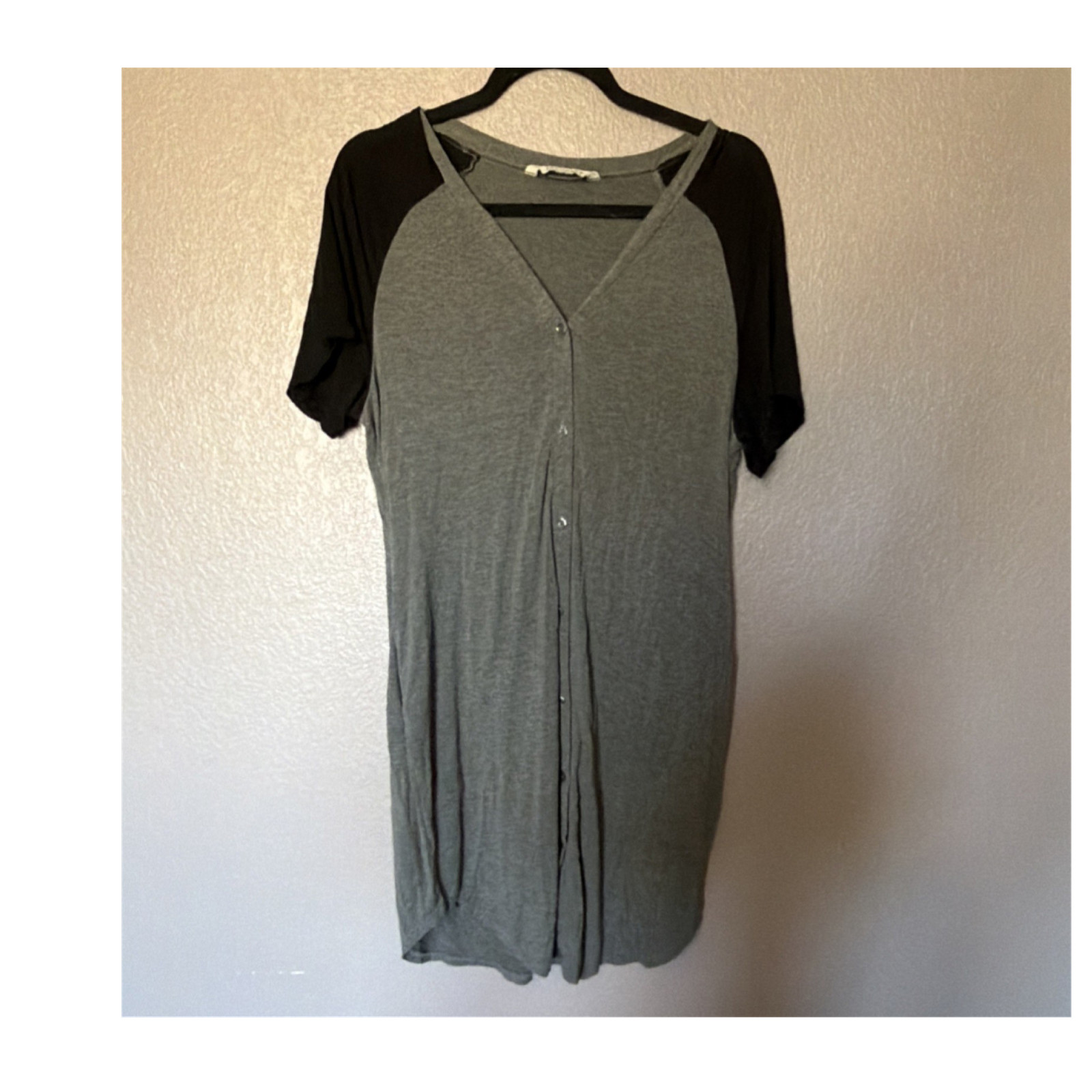 Ekouaer Gray Black Knit T-Shirt Dress V-Neck Raglan Sleeve Button Front M