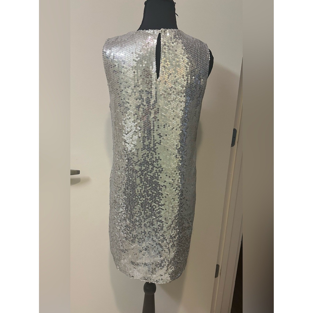 Anthropologie Varun Bahl Sequin Shift Dress in Silver. Size S