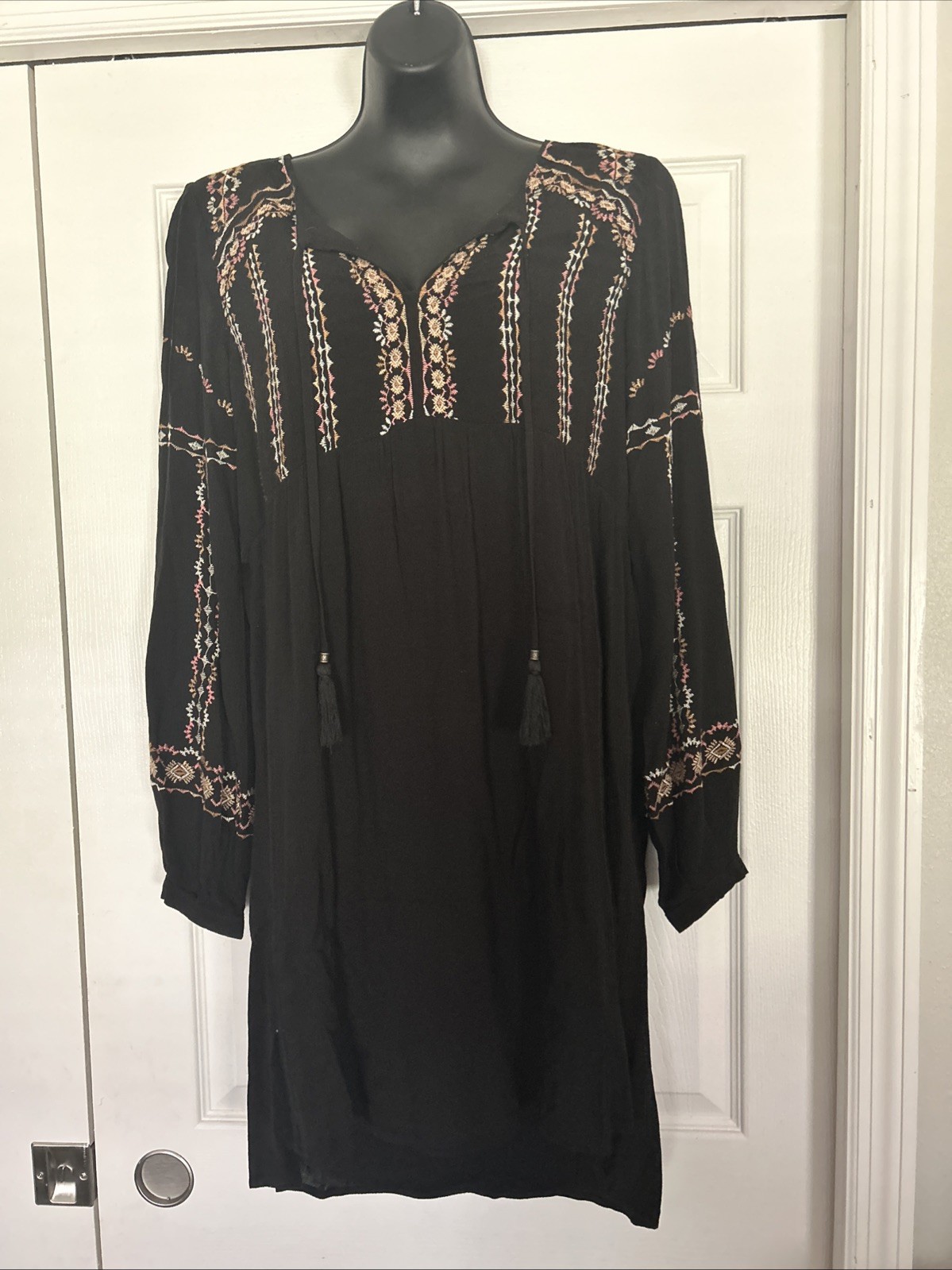 Knox Rose Women’s Dress Size M, Black Long Sleeve With Embroidered Accents