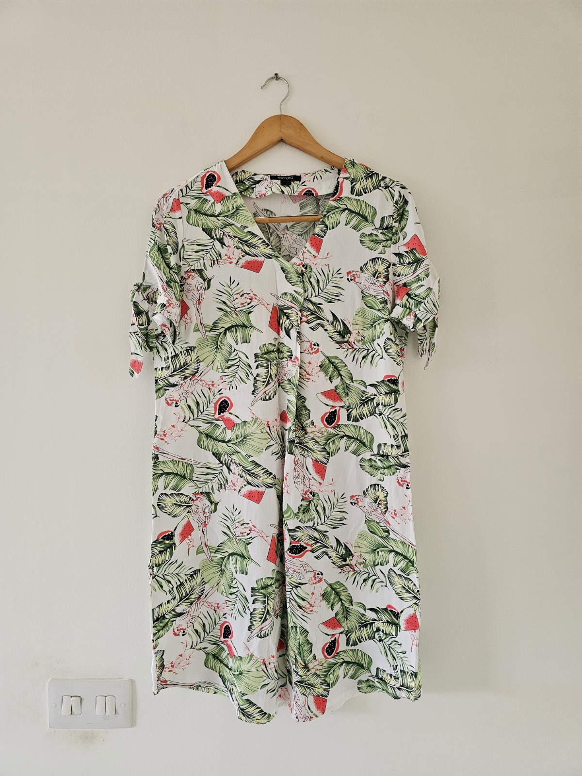 Woman’s tropical print casual summer,holiday ,cold shoulder dress size 10-12.
