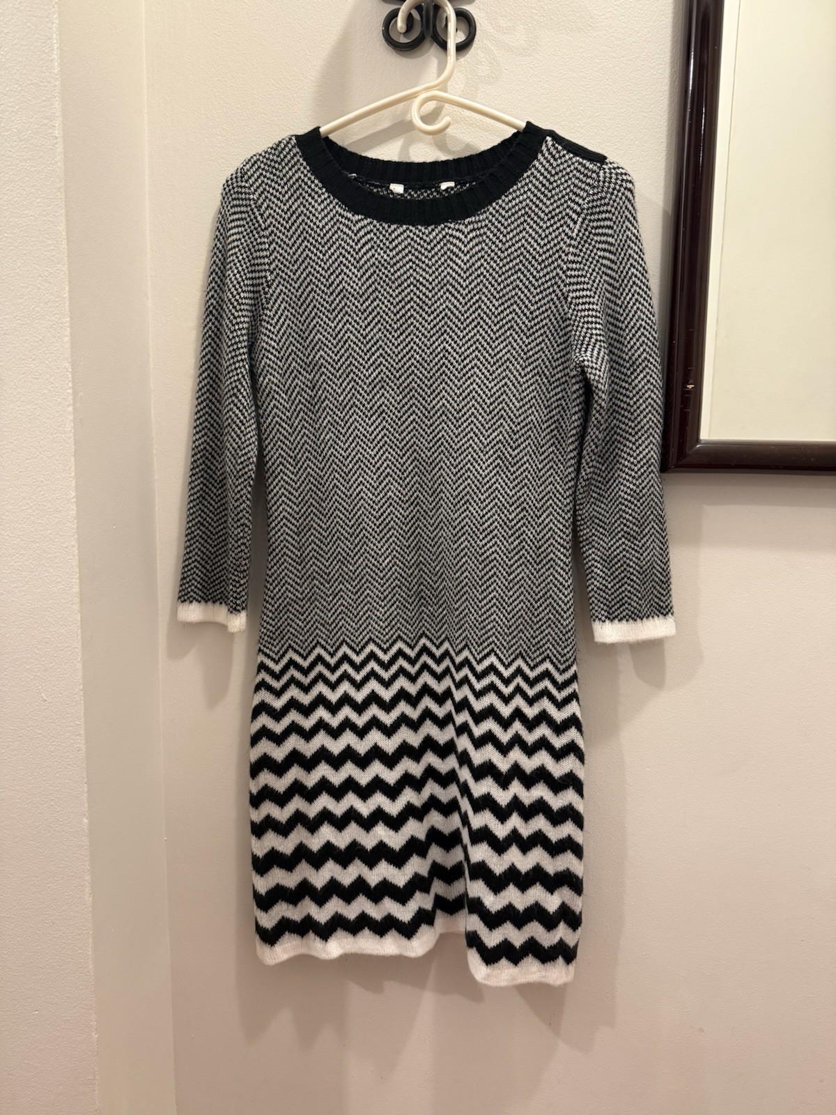 Soft Black White Chevron Knit Sweater Dress Cozy Stretch 3/4 Sleeve Size M