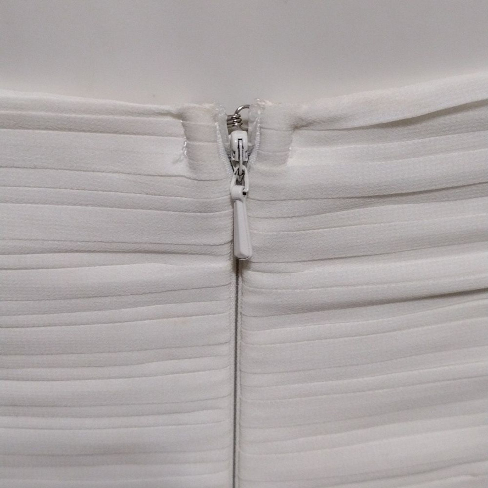 A. Drea White Chiffon Sequin Accent A-Line Maxi Gown Formal Evening Dress Medium