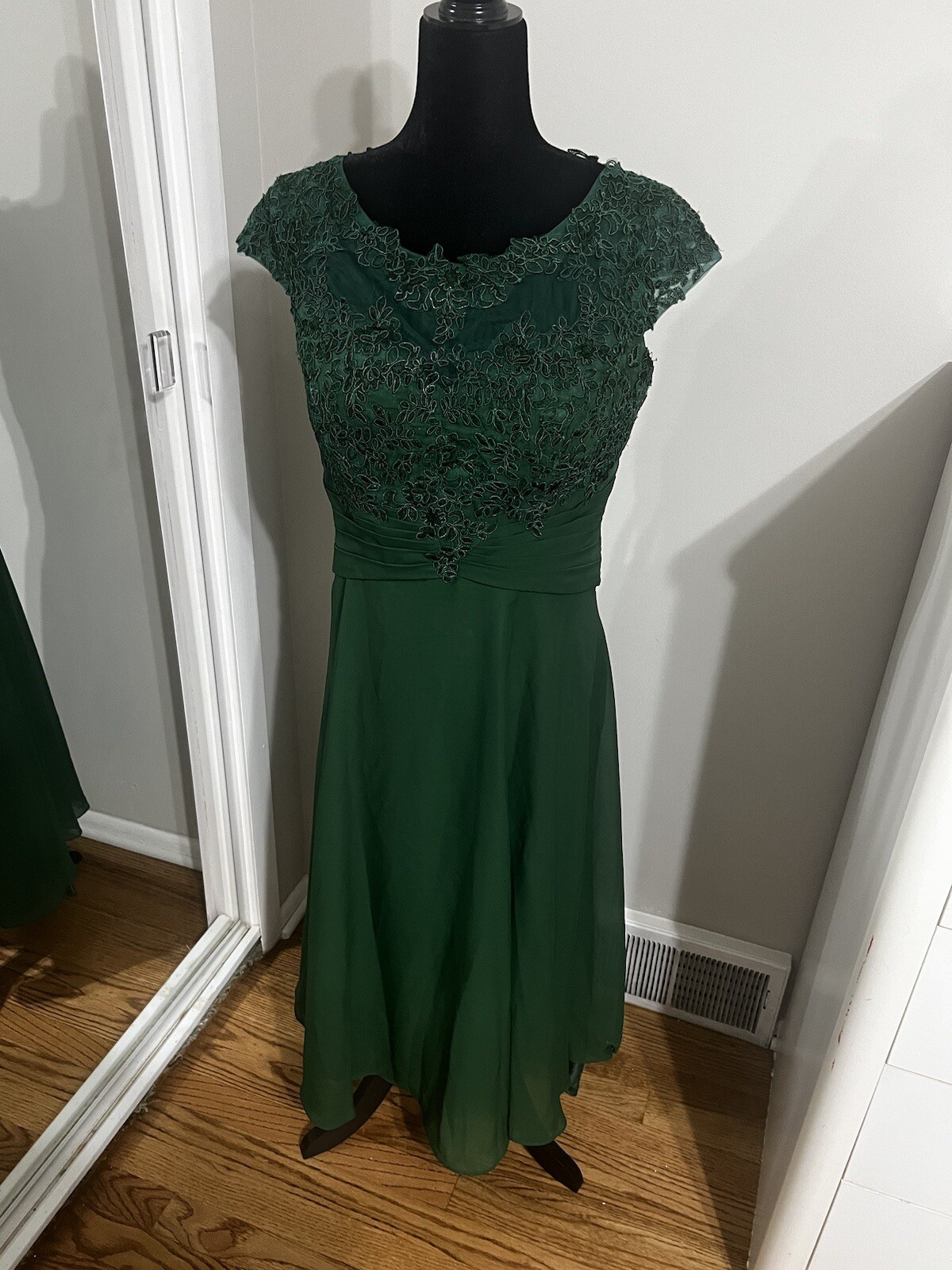 NWOT! Beautiful Party Dress With Back Lace That Can Be Extended. Size M-XL.