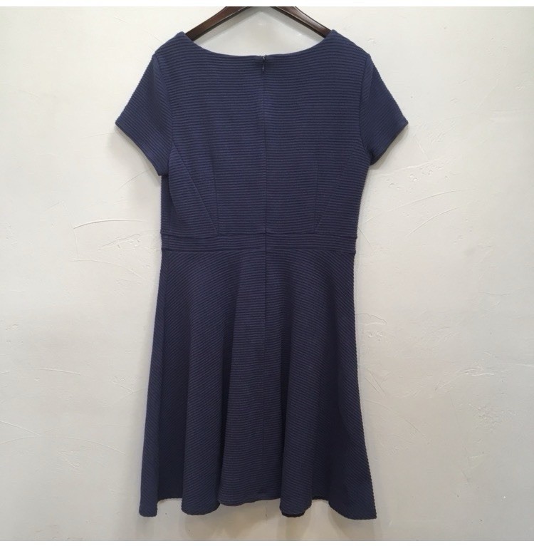 ANN TAYLOR NAVY BLUE TEXTURED FIT FLARE 12 WOMEN CLASSIC SHORT SLV VNECK DRESS