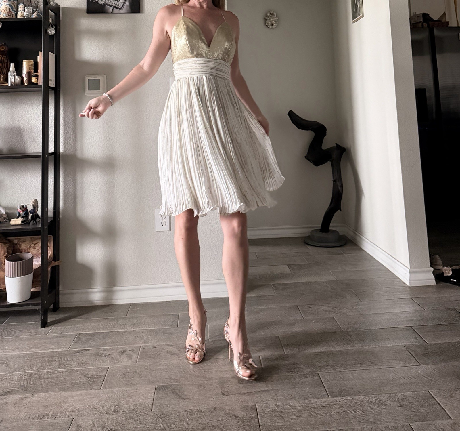 Women’s Ivory/Gold Solid Pleated V-Neck Backless A-Line Dress, size S