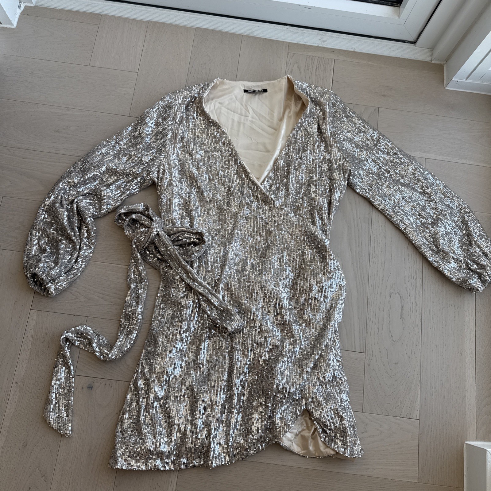 Gianni Bini Women’s Dress Wrap Style Mini Silver Sequin Sz L