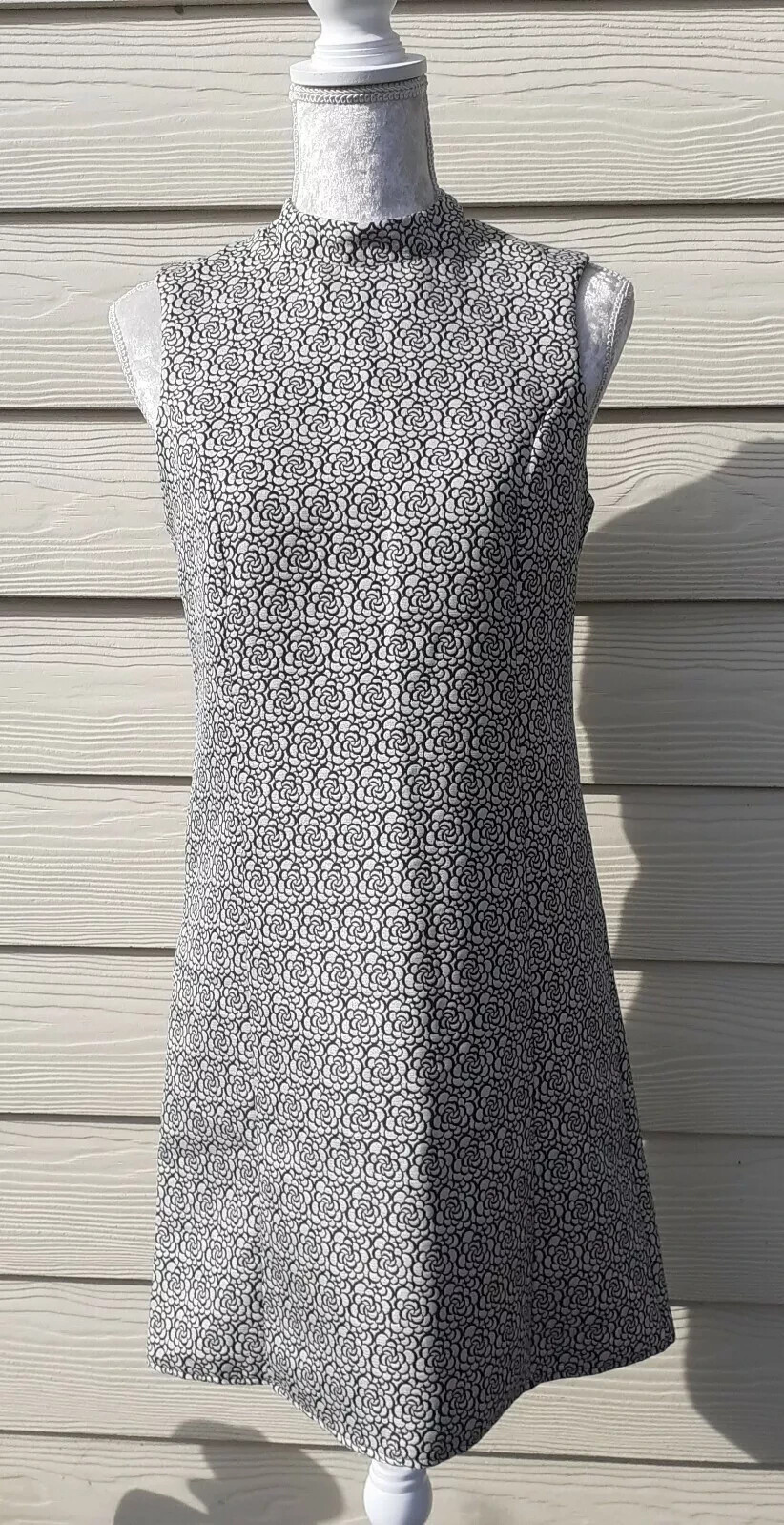 RED HERRING ~ thick fabric geometric print shift dress ~ subtle shimmer ~ 10