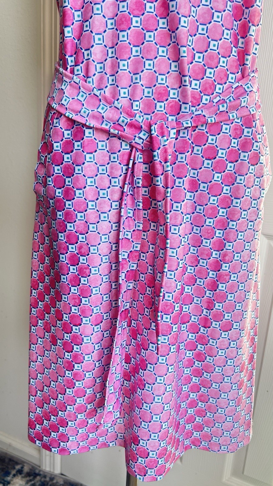 Pappagallo Tess Ruffle Neck Midi Dress. Button Up geometric pink, Belted Sz 4