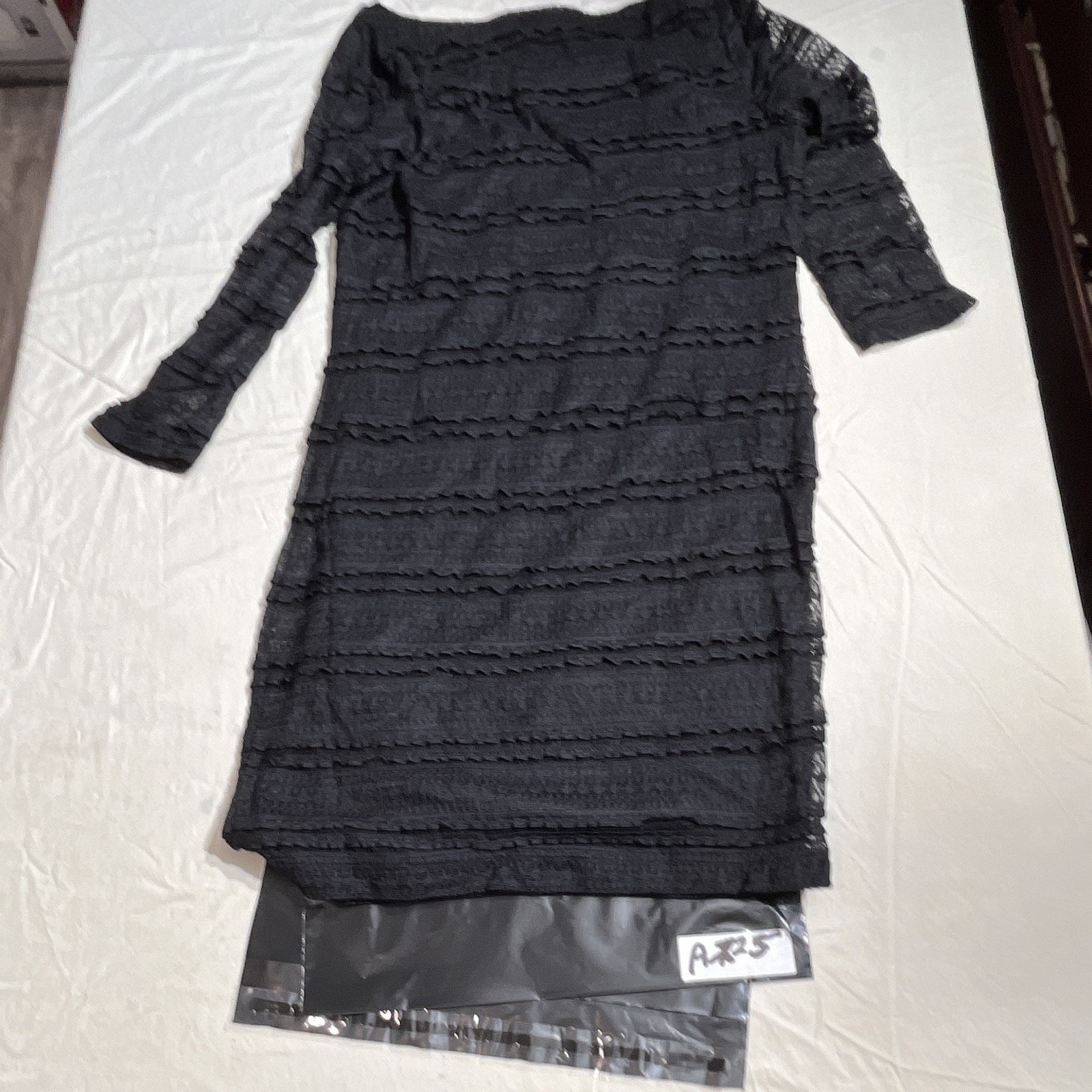 FOREVER 21 Womens M Black Solid Lace Sheath Boat Neck 3/4 Sleeve Lined Zip