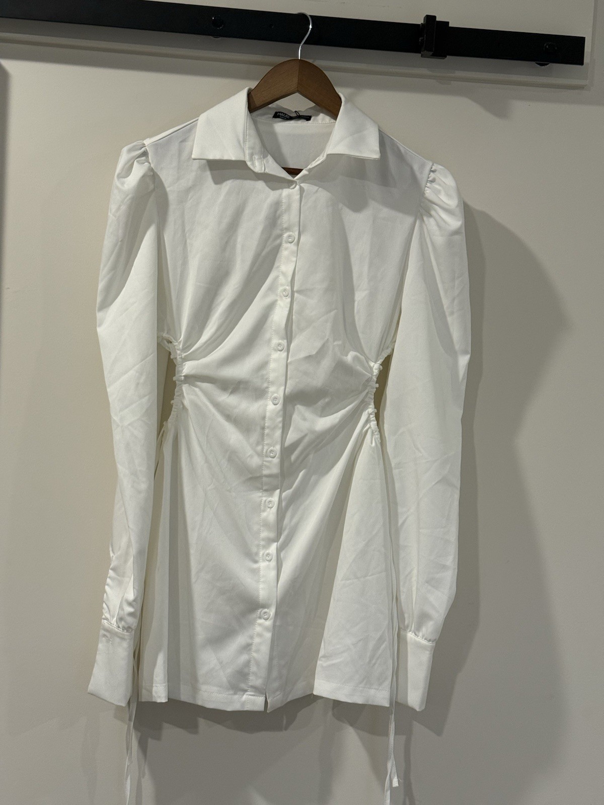HAUTE Women’s White Collared Long Puff Sleeve Button Ruched Cut Out Mini L