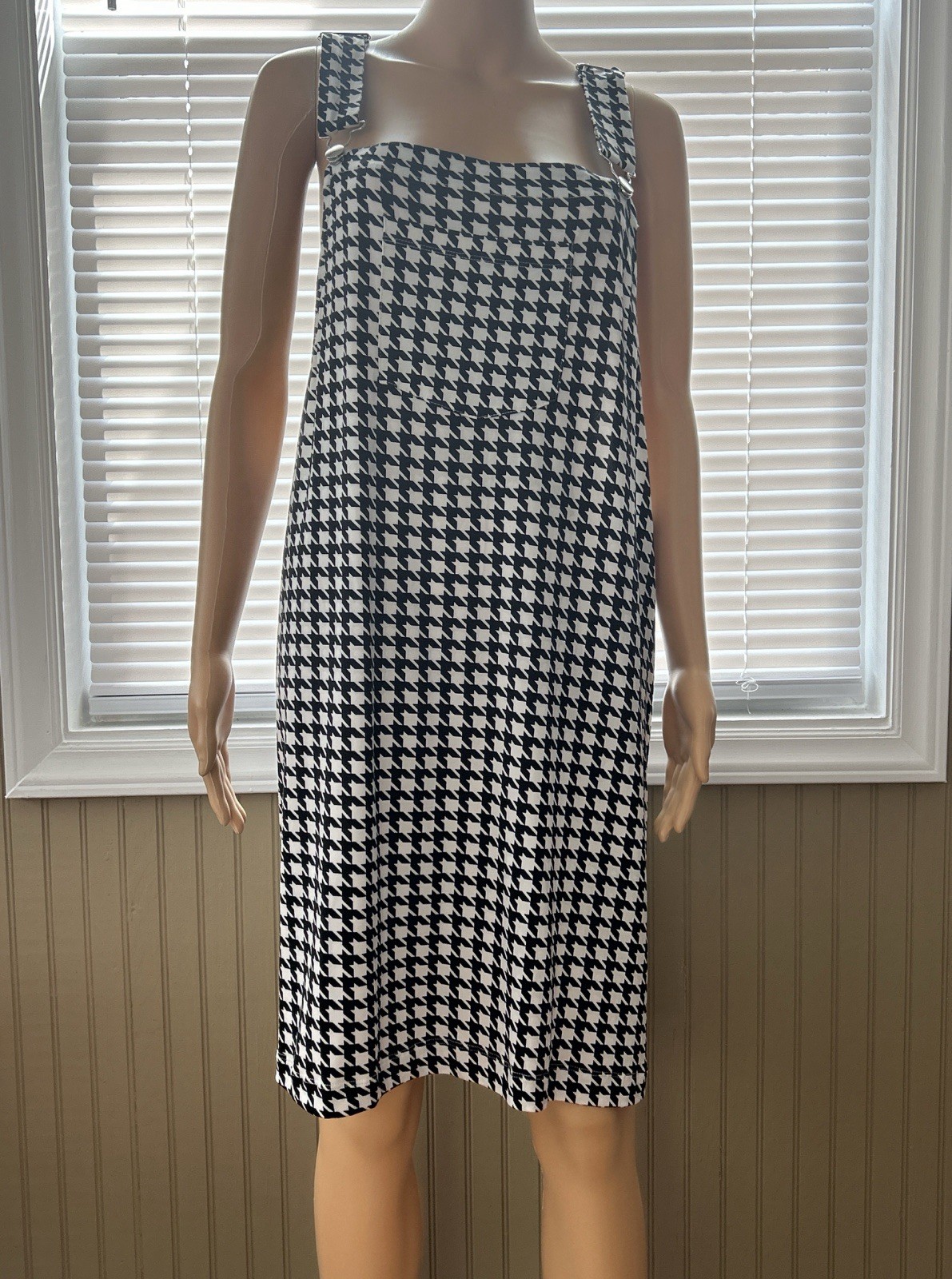 Absolutely Love it !! 1X Black White Houndstooth Sleeveless Shift Dress