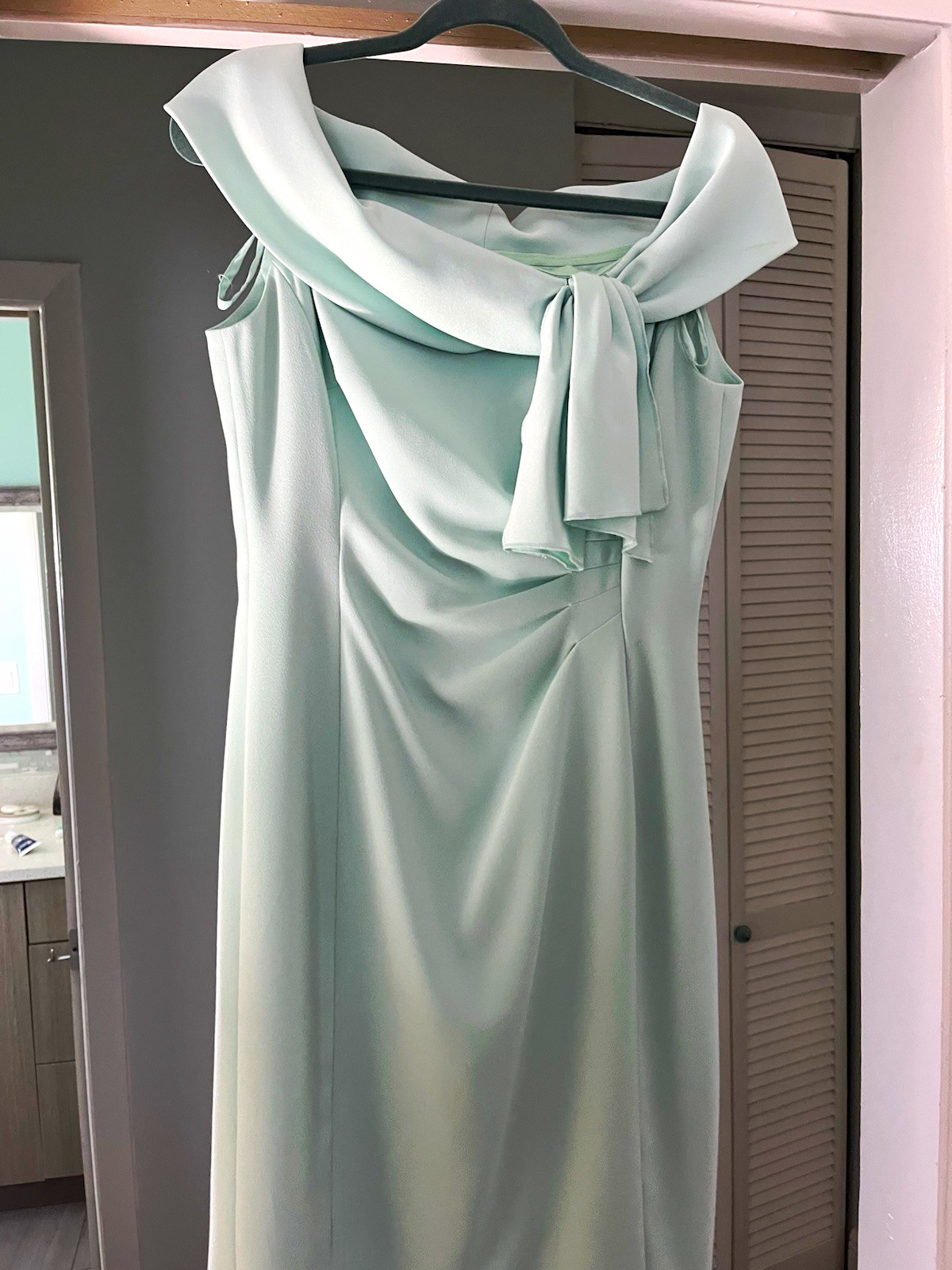Alex Marie Light Green Off-Shoulder Sleeveless Sheath Midi Dress Solid Bow 6