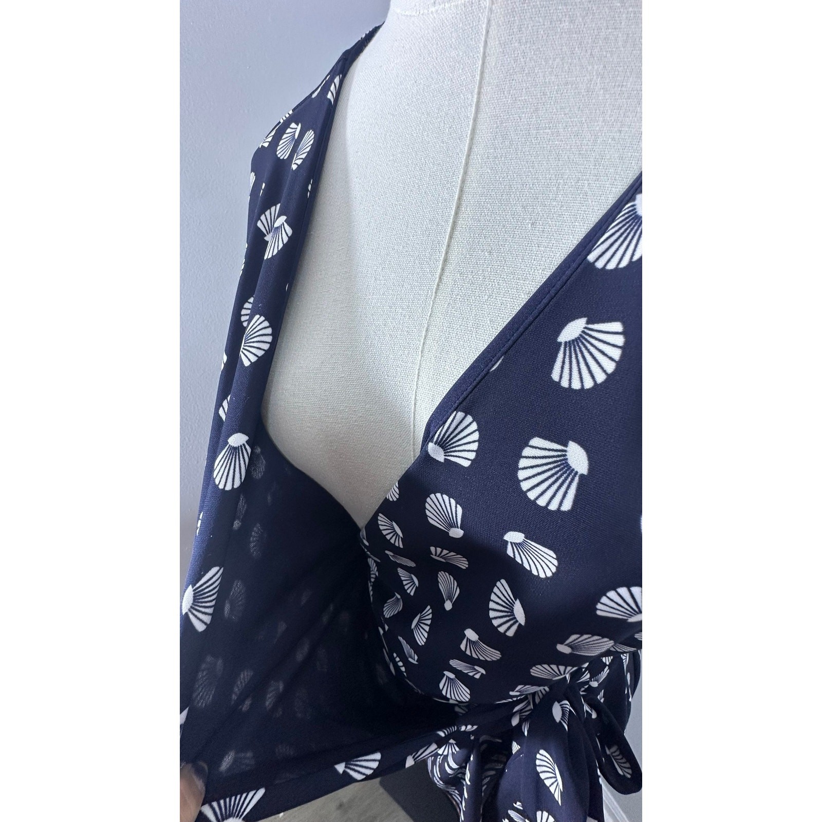 Ann Taylor Seashell Wrap Dress 10P Petite Navy Blue White Nautical Coastal