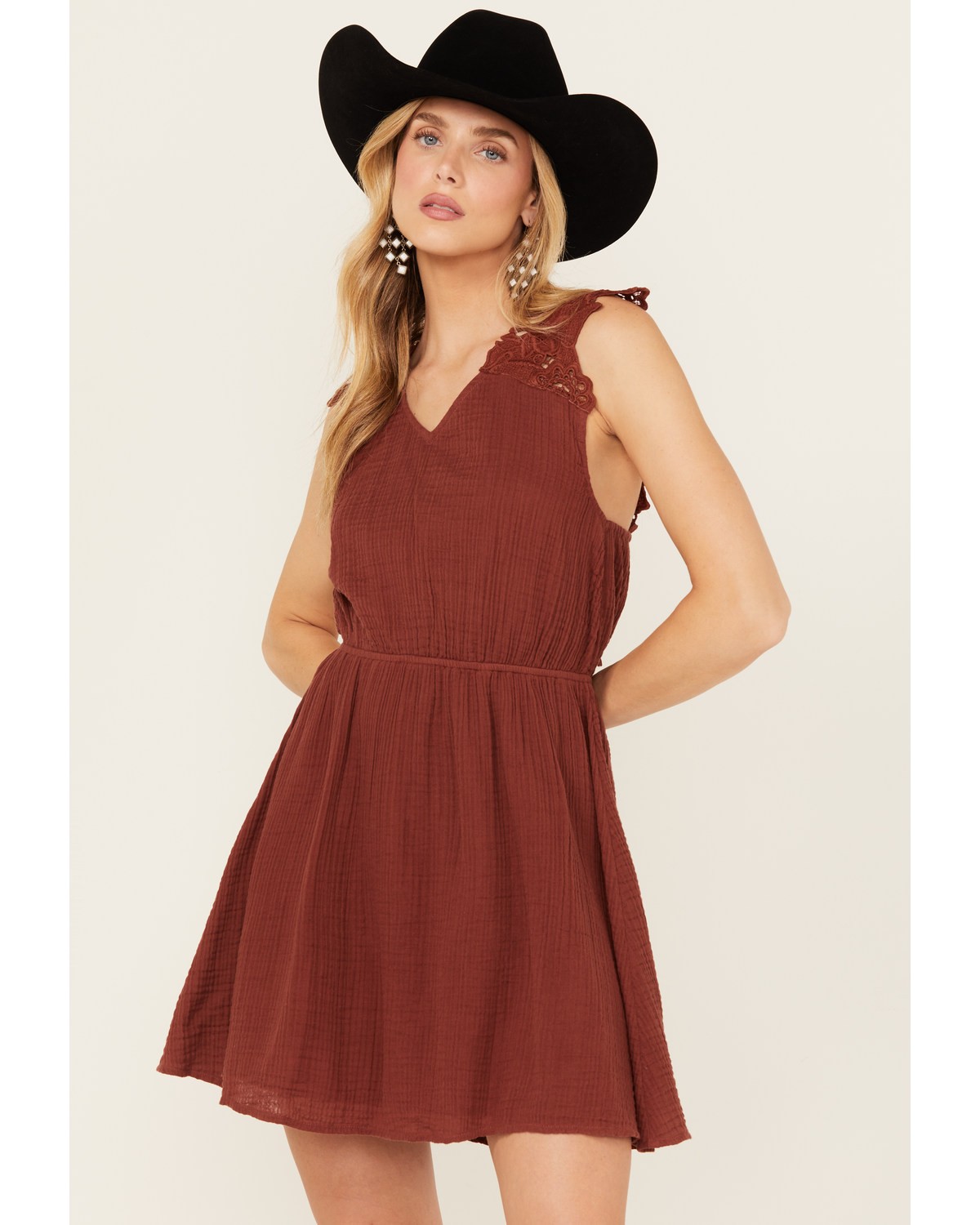 Cleo + Wolf Women's Birdy Open Back Mini Dress – CLSU24D87-BRDYBN
