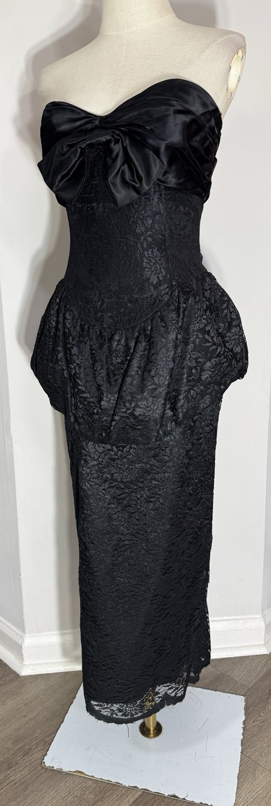 Sz 10 VINTAGE Black Peplum Lace Ruffles Satin Column MIDI Dress strapless Bow
