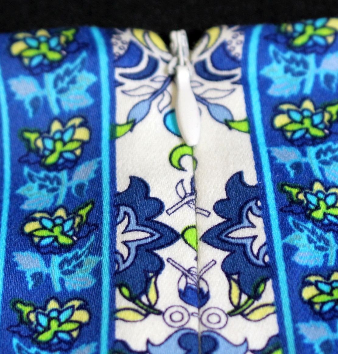 London Times Sleeveless, Blue & Multicolor Paisley Dress, Sz 8, 28″B, 17.5″W
