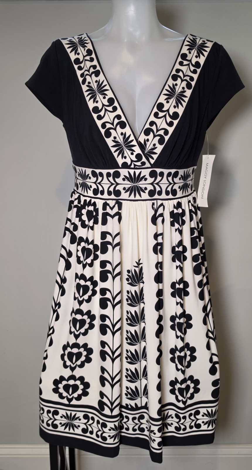 Maggy London Dress Size 10 NWT Black White Botanical Empire Waist Short Sleeve