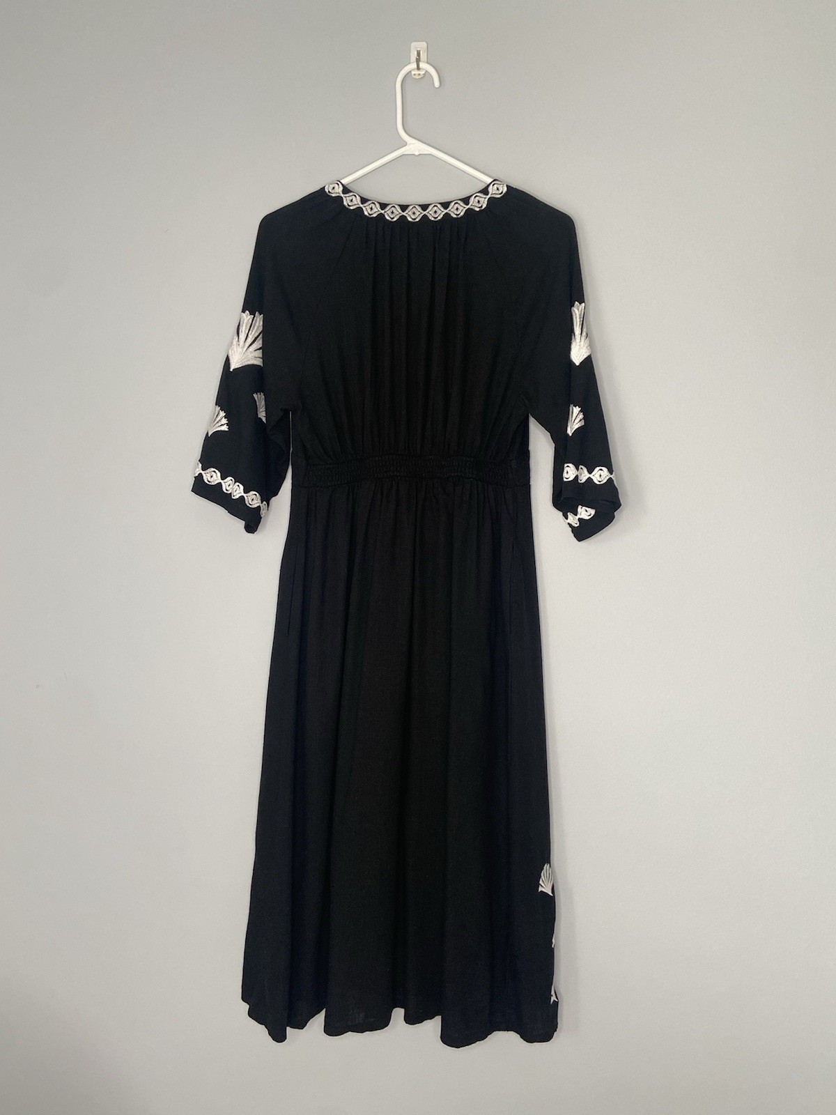 Solitaire black and white embroidered Black Midi Dress sz M