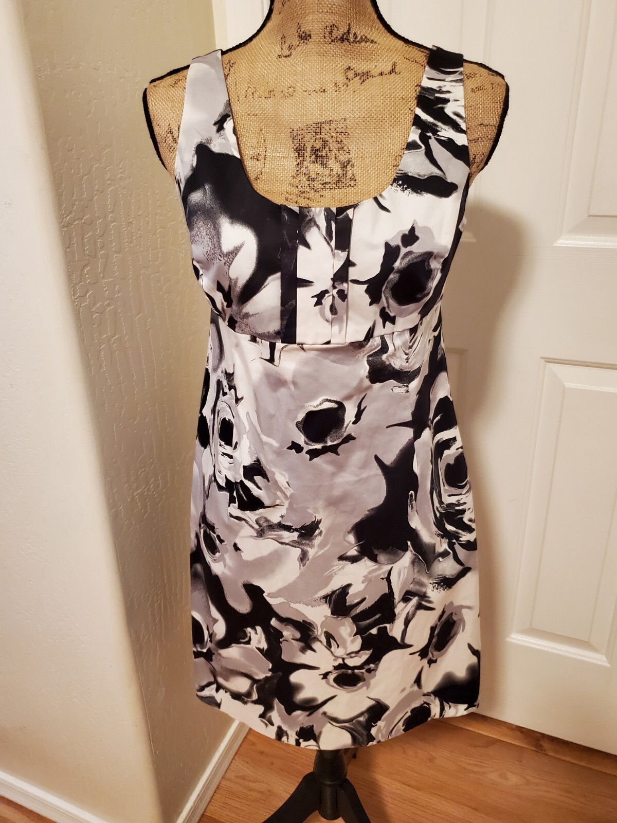 New York & Company Women’s Size 6 Black & White Floral Sleeveless Sheath Dress