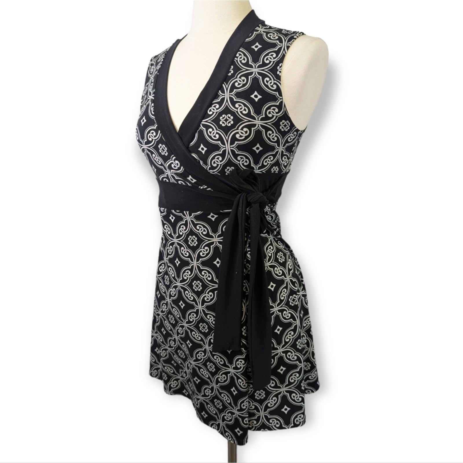 White House Black Market Wrap Monogram Dress Size XS Minimalist Business Casual
