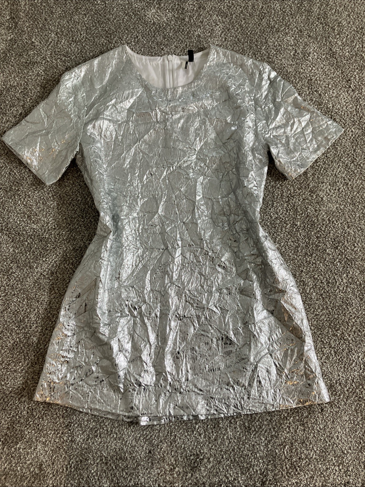 TOPSHOP Silver Metallic Foil Crinkle Mini Dress Short Sleeve Zip Back