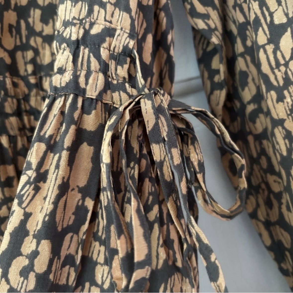 Rails Maple Dress Batik Cheetah Leopard Size Medium Long Sleeve Cinch Midi Dress