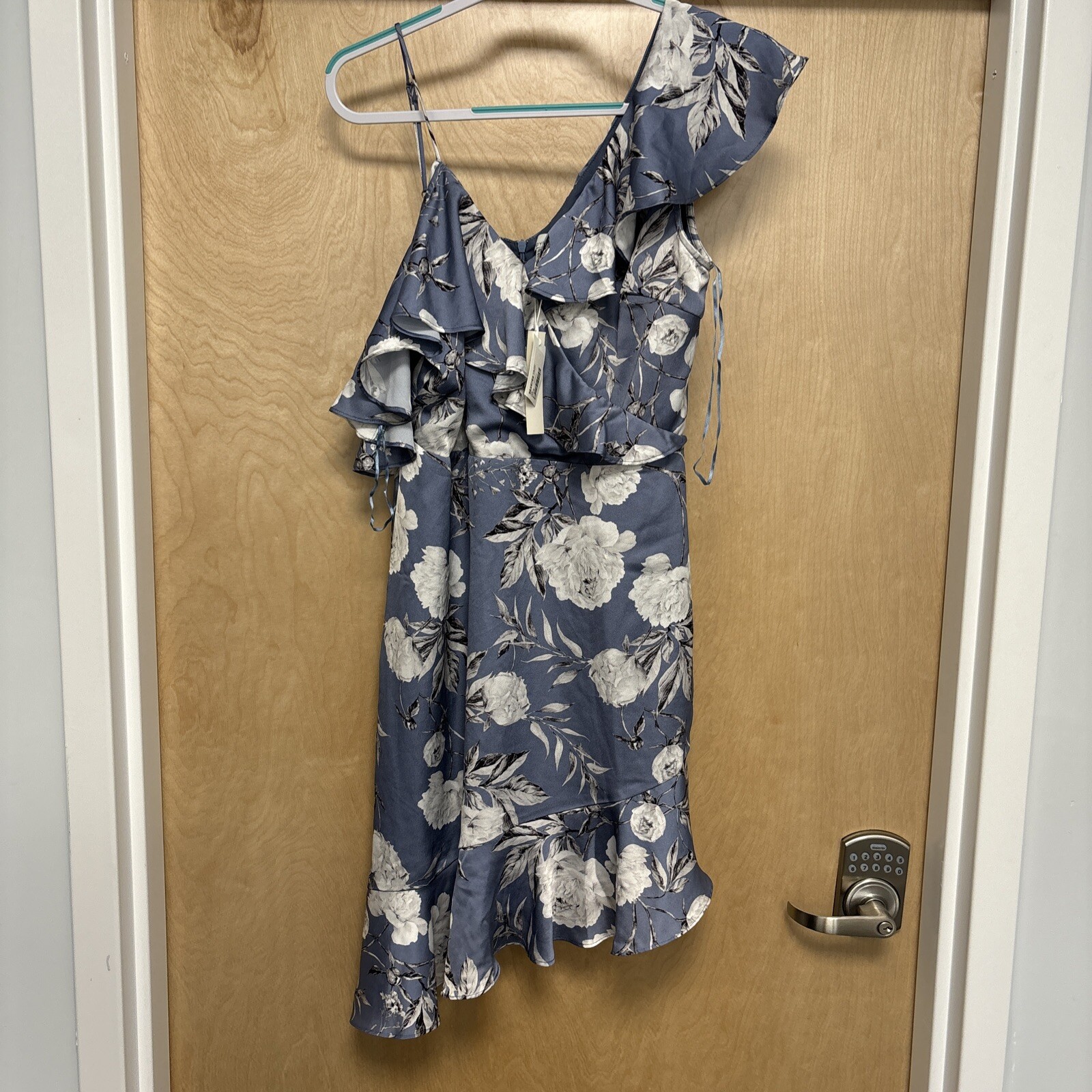 LUCY PARIS Women’s Size L Asymmetrical Off the Shoulder Blue Floral Print NWT
