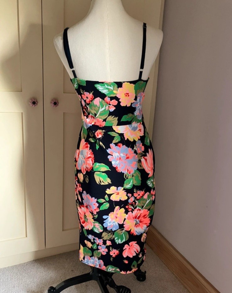 Stylish multicolour cross-over v-neck adjustable strap body con dress • size 10
