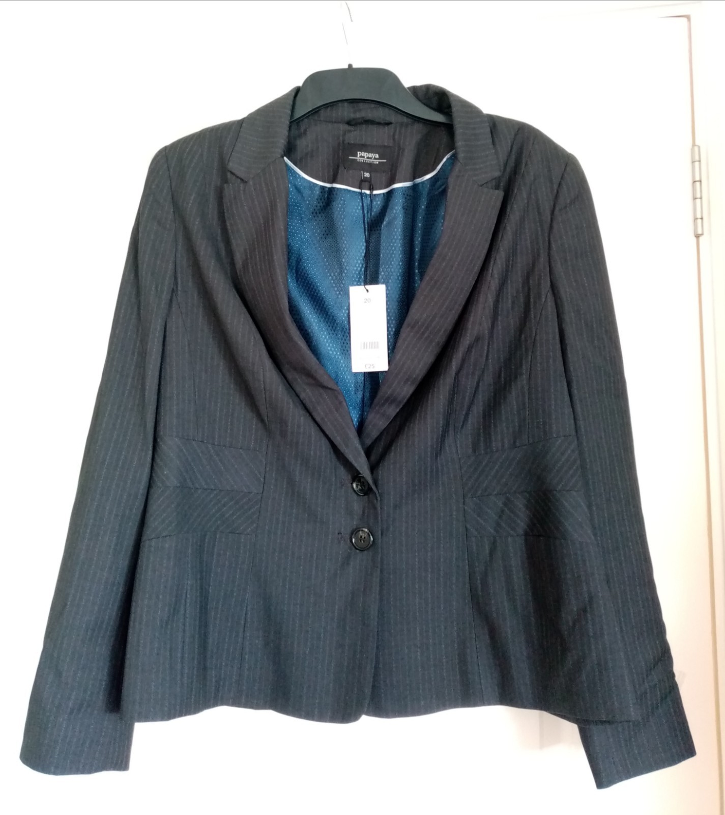 WOMEN STRIPPED 2 PIECE OFFICE TROUSERS SUIT JACKET.. BNWT SIZE 18/20