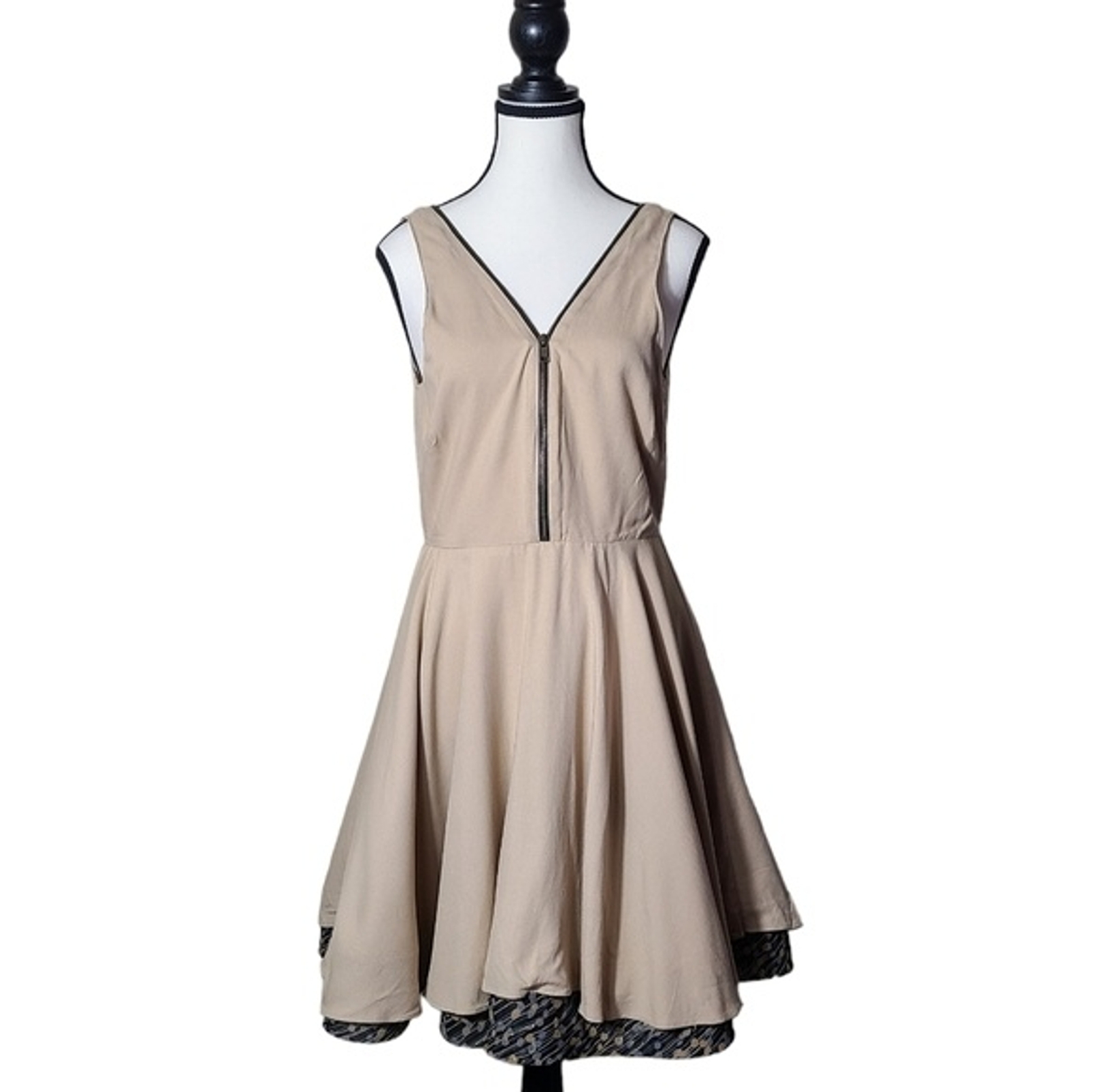 Karen Zambos Veronica open back front zipper swing style dress size Medium NEW